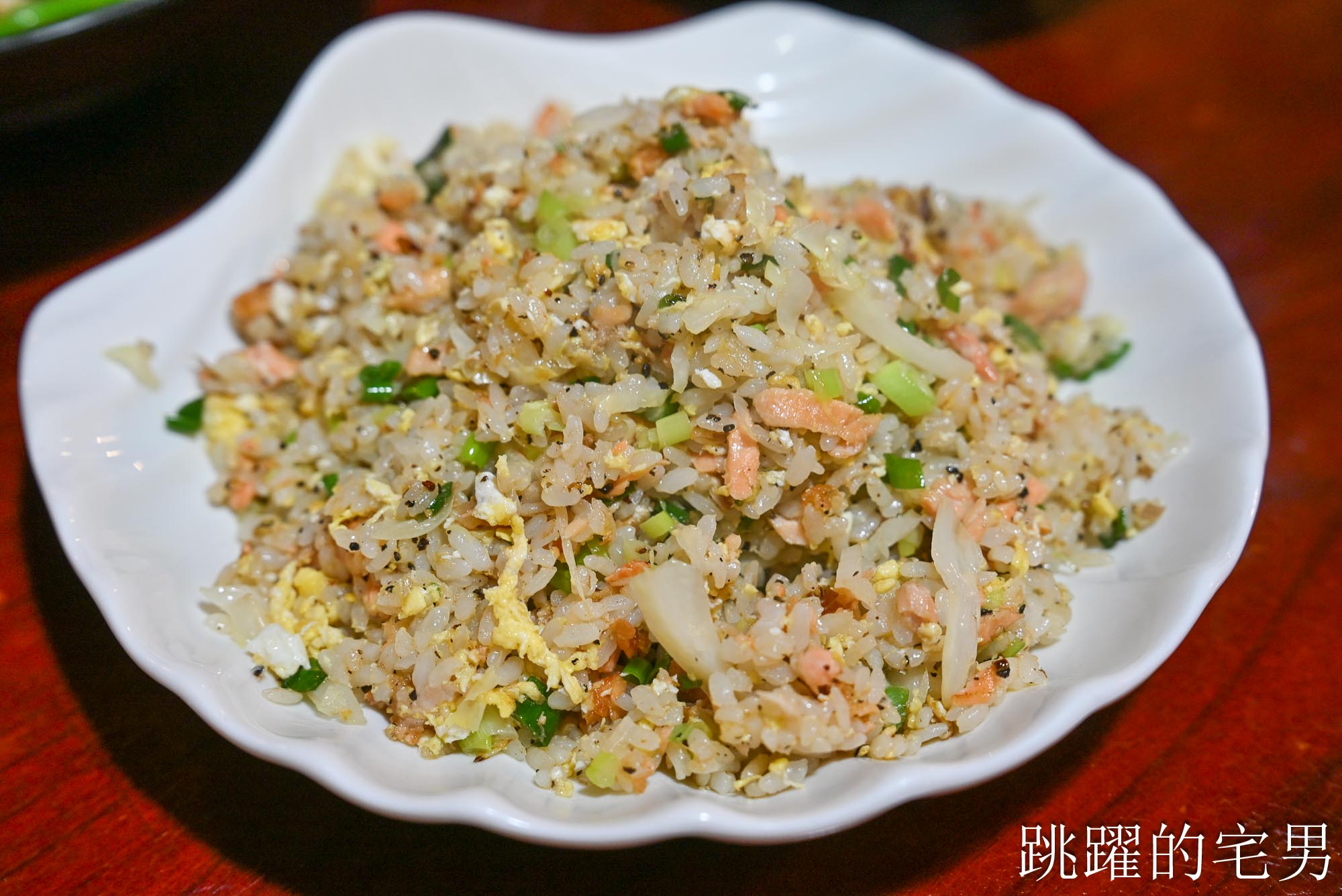 [花蓮美食]山本屋-鮭魚炒飯魚肉給超多，炒烏龍麵大碗滿意，味噌湯根本鮭魚肉吃到爽!