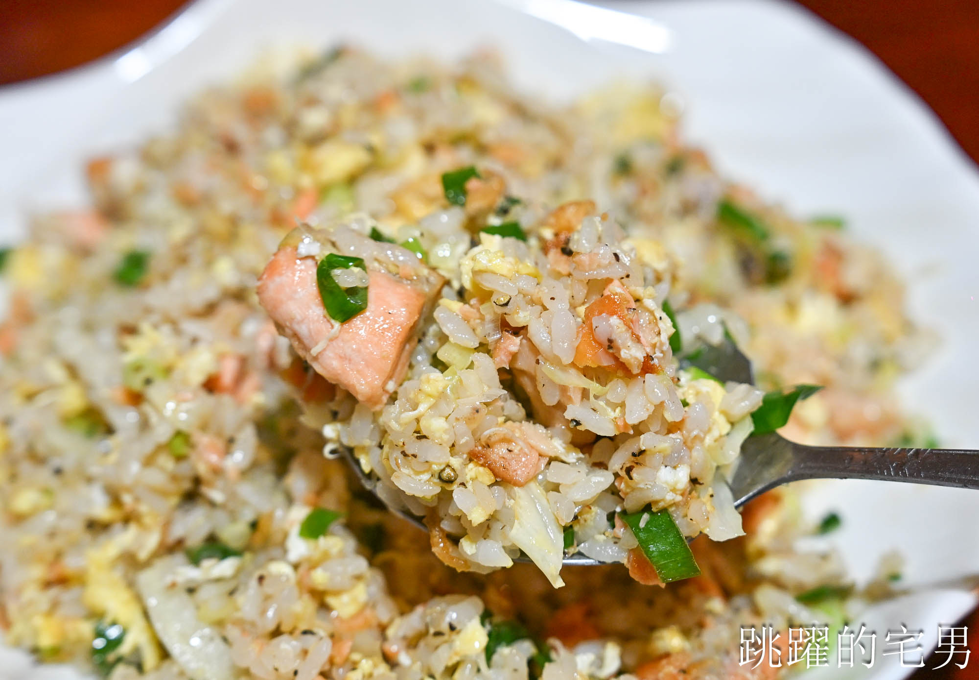 [花蓮美食]山本屋-鮭魚炒飯魚肉給超多，炒烏龍麵大碗滿意，味噌湯根本鮭魚肉吃到爽!