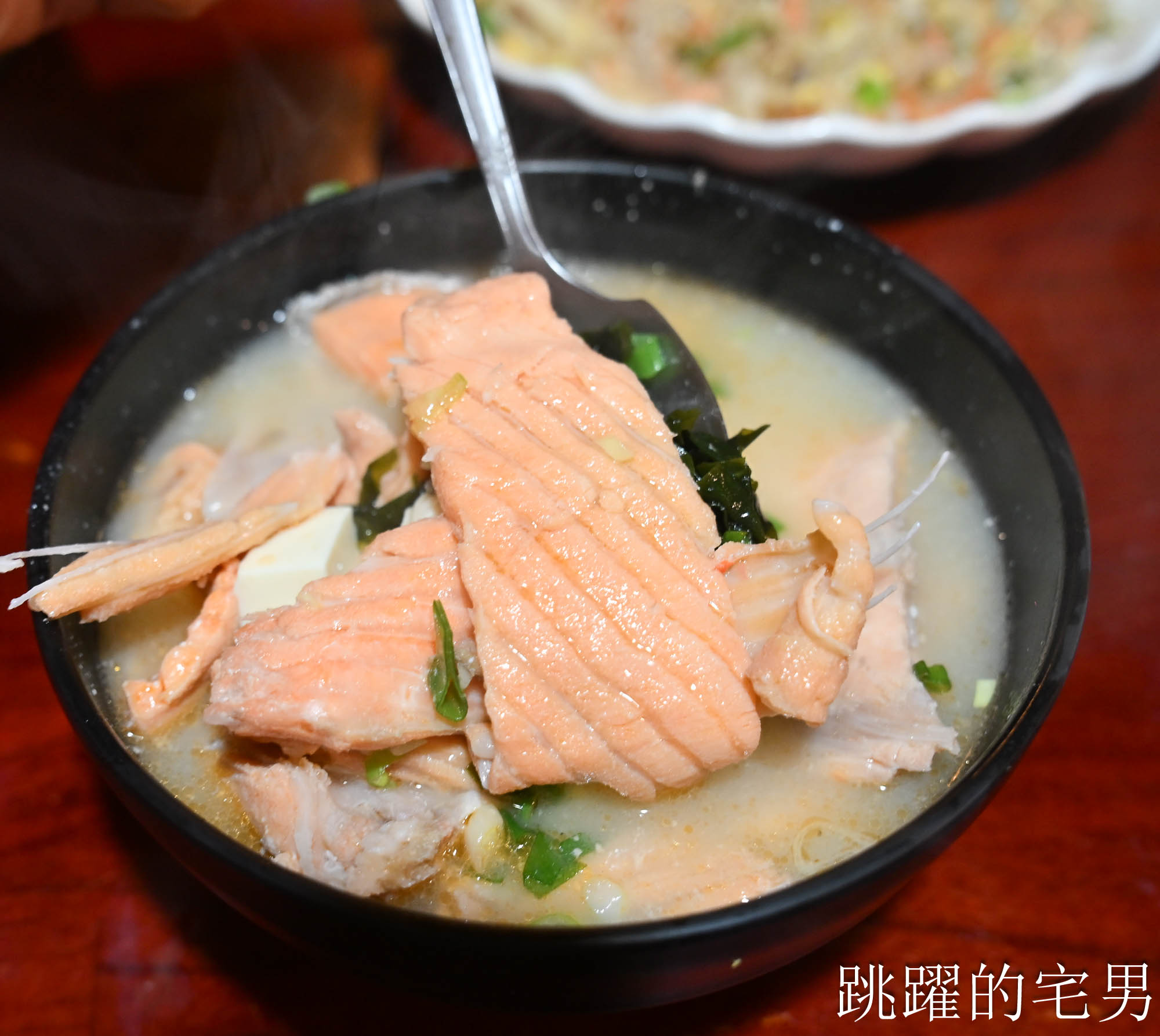 [花蓮美食]山本屋-鮭魚炒飯魚肉給超多，炒烏龍麵大碗滿意，味噌湯根本鮭魚肉吃到爽!