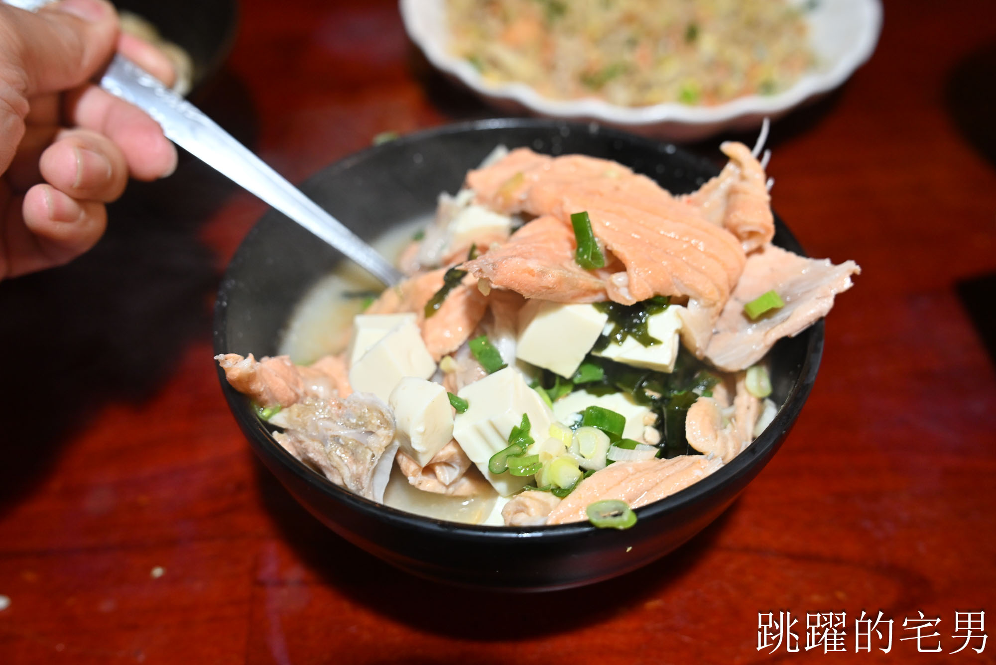 [花蓮美食]山本屋-鮭魚炒飯魚肉給超多，炒烏龍麵大碗滿意，味噌湯根本鮭魚肉吃到爽!