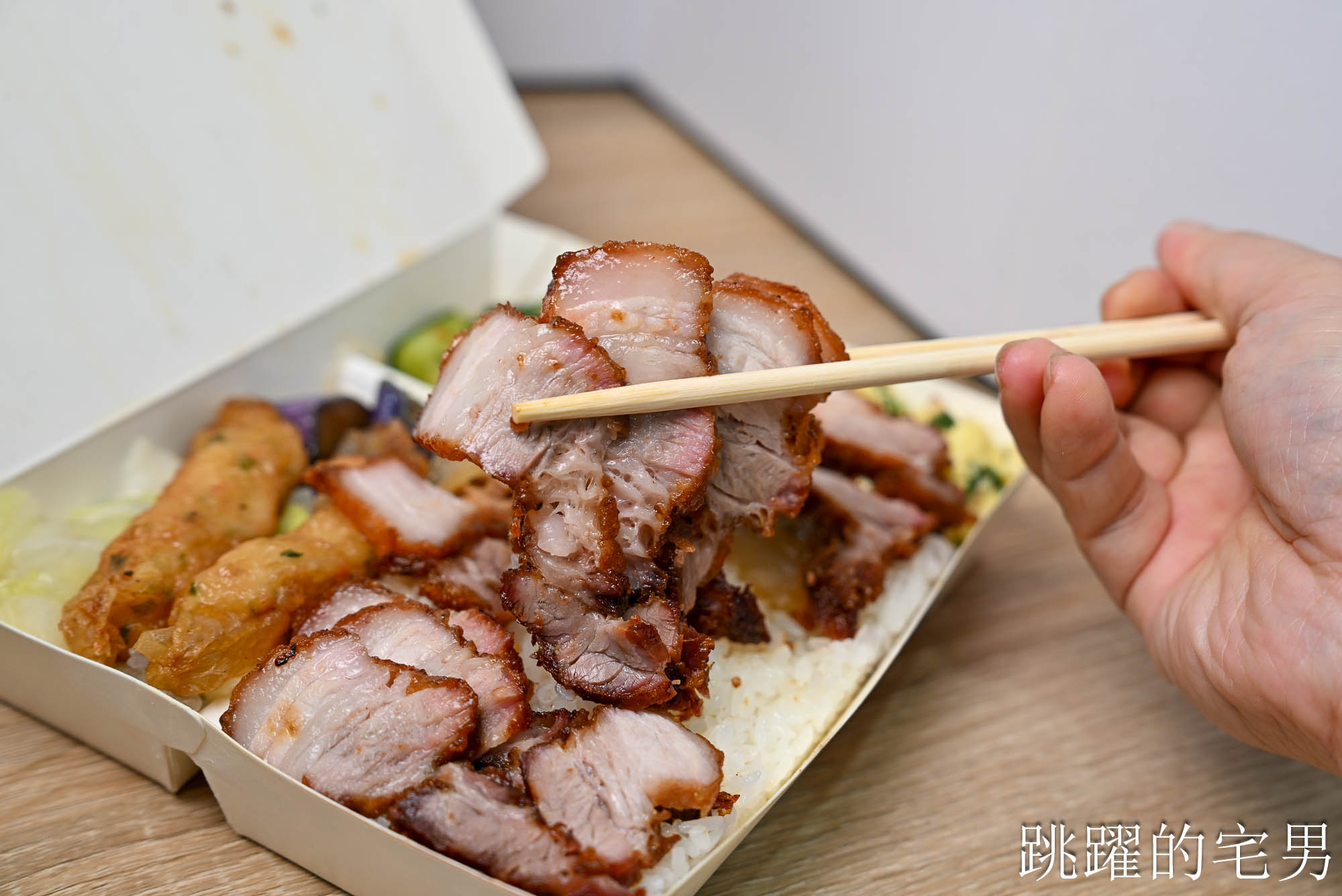 花蓮便當燒肉鋪滿是真的狂! 江記排骨飯我跑4次排隊爆滿，電話響到沒停過!  一吃就知道大家為何都瘋買，花蓮美食