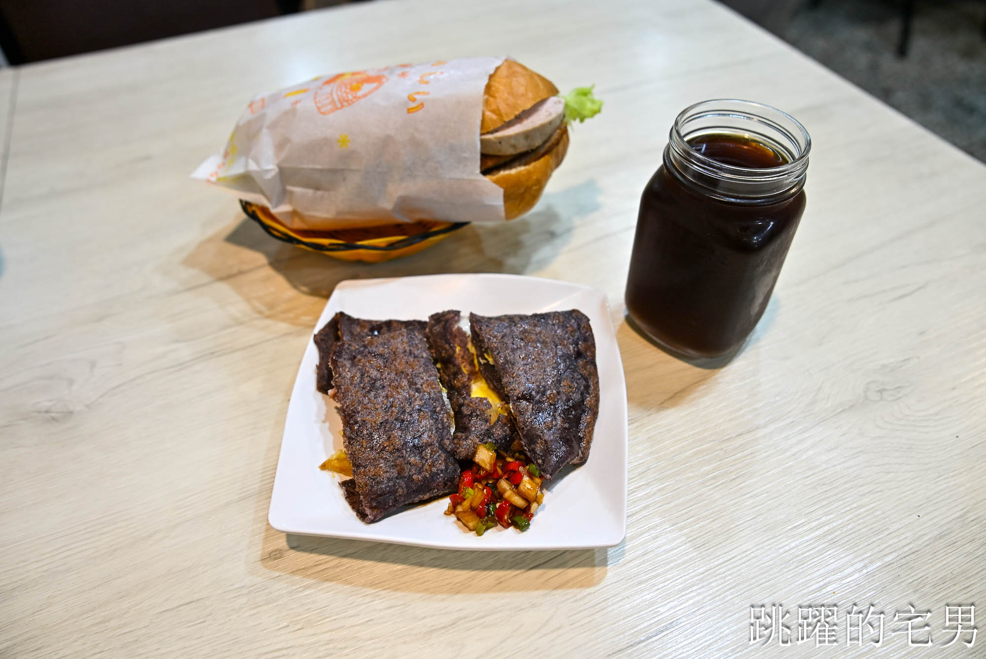 [花蓮美食]676中西式早午餐-超巨大越南法國麵包! 厚切肉片太誇張了，老闆娘超親切，太昌美食，花蓮早餐