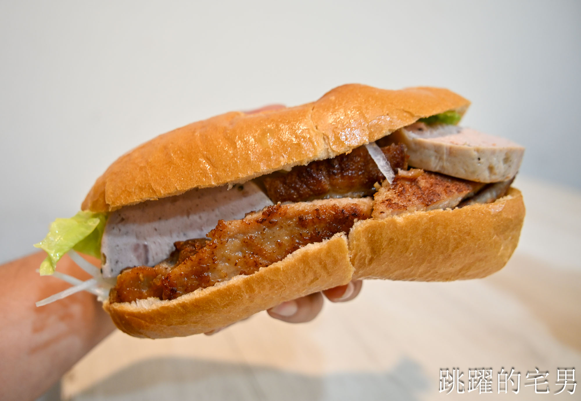 [花蓮美食]676中西式早午餐-超巨大越南法國麵包! 厚切肉片太誇張了，老闆娘超親切，太昌美食，花蓮早餐