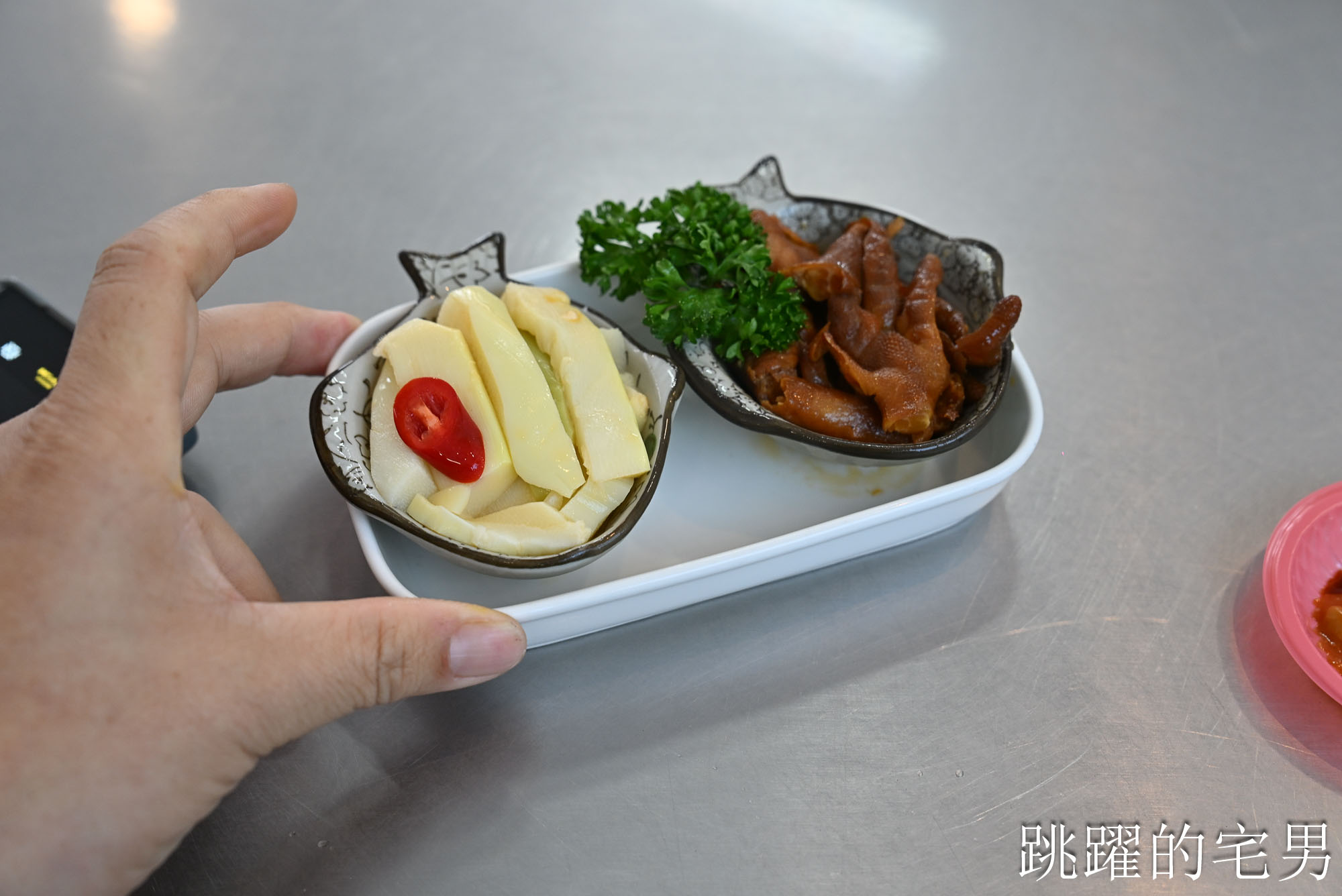 [花蓮鳳林美食]孫叔叔牛骨牛肉麵–牛骨肉油脂香氣超好又軟嫩！真實用餐心得分享，下次不單點湯了