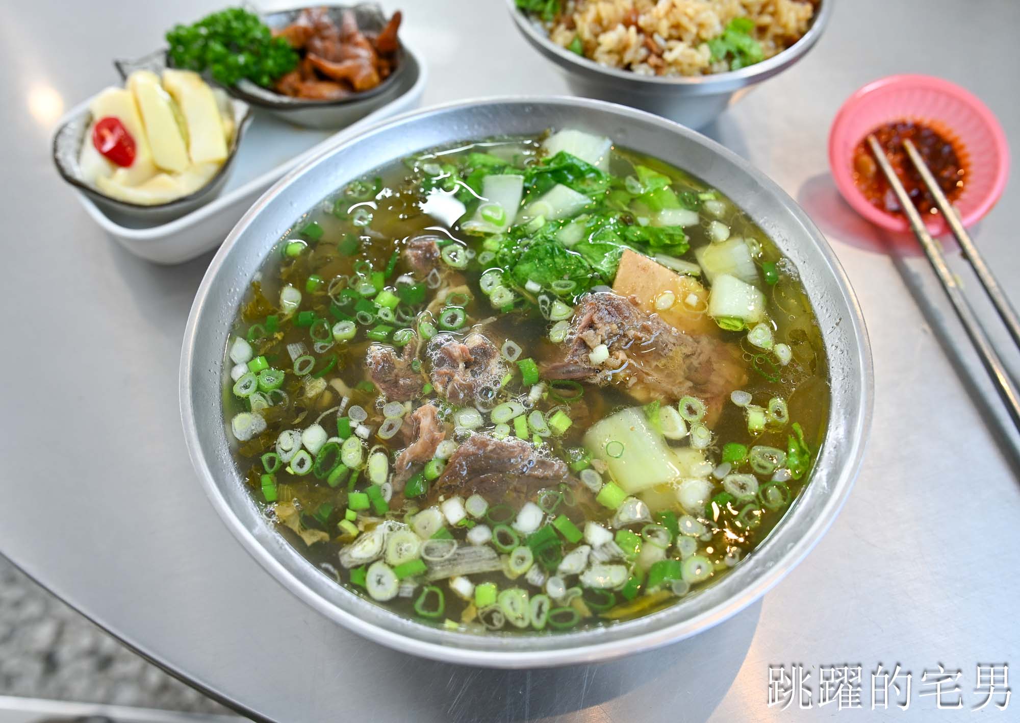 [花蓮鳳林美食]孫叔叔牛骨牛肉麵–牛骨肉油脂香氣超好又軟嫩！真實用餐心得分享，下次不單點湯了