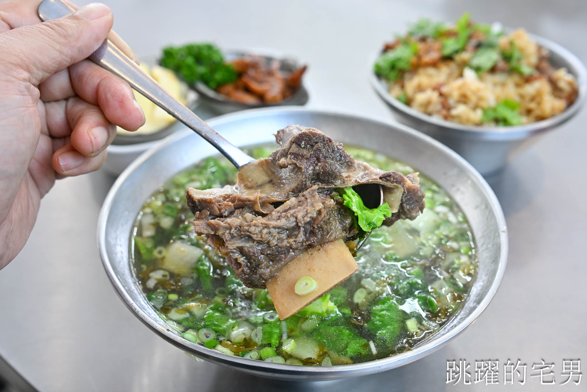 [花蓮鳳林美食]孫叔叔牛骨牛肉麵–牛骨肉油脂香氣超好又軟嫩！真實用餐心得分享，下次不單點湯了