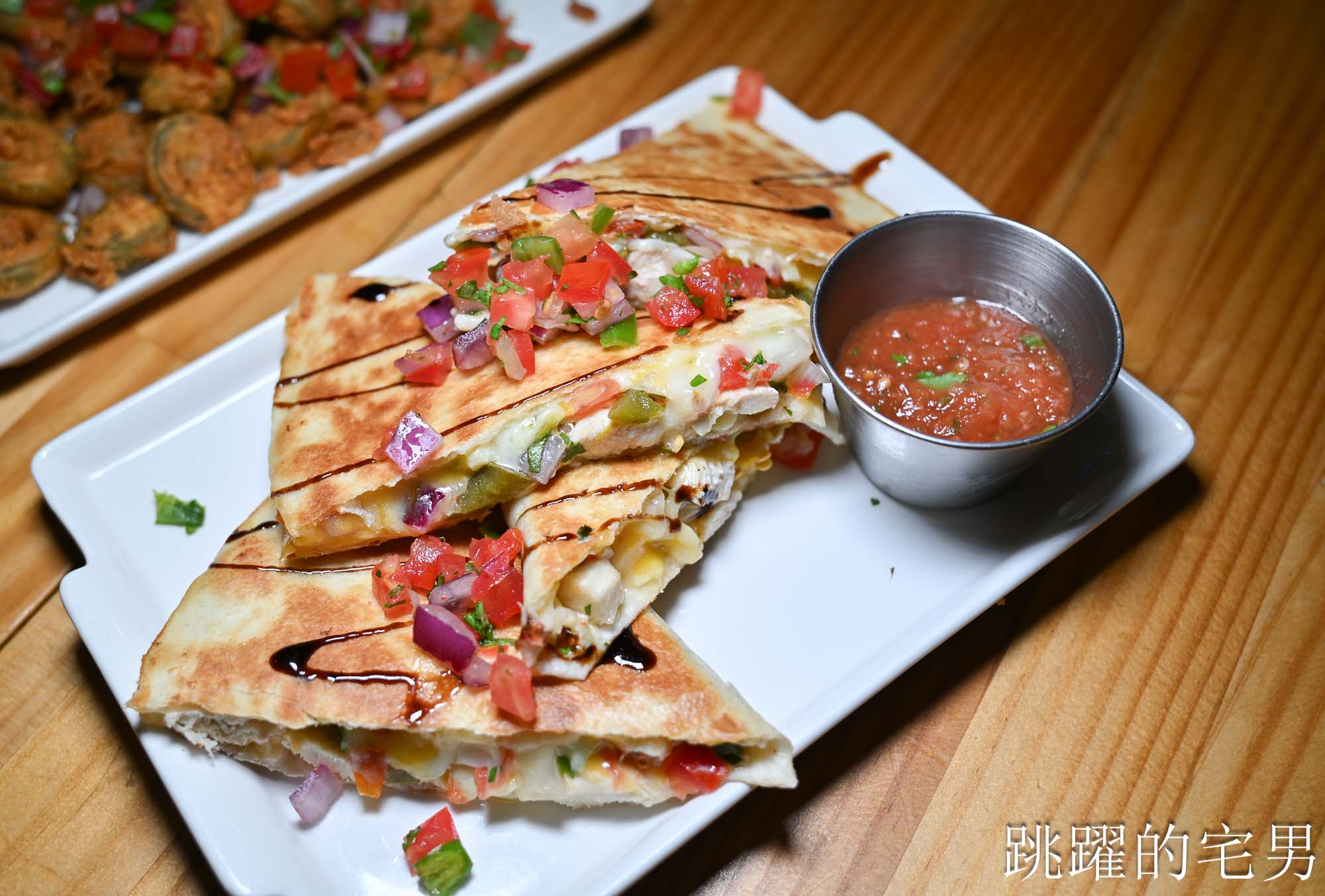 [西門町美食] A.K.12 美式小館-超推這家西門町美式餐廳，熟度完美漢堡吃超爽還有飲料暢飲! 還是台北寵物友善餐廳