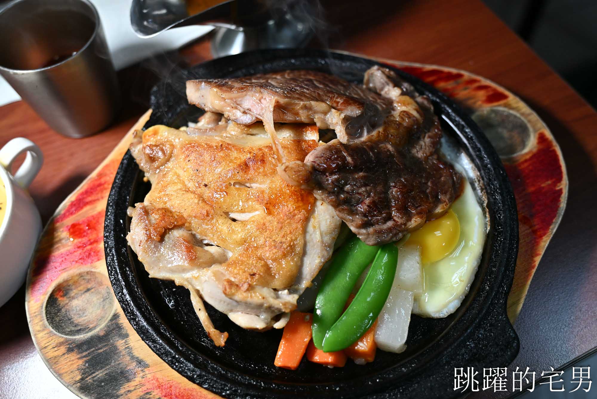 [花蓮美食]美侖牛排-網路瘋傳牛排淋上濃湯超好吃?  直接實測給你看， 這家濃湯好喝到誇張，這家花蓮平價牛排館推薦