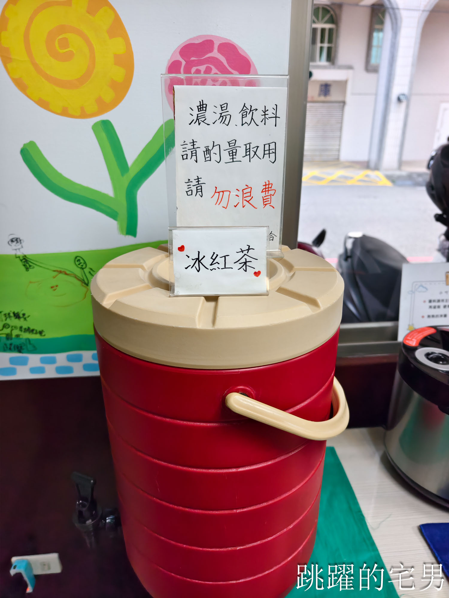 [花蓮美食]美侖牛排-網路瘋傳牛排淋上濃湯超好吃?  直接實測給你看， 這家濃湯好喝到誇張，這家花蓮平價牛排館推薦