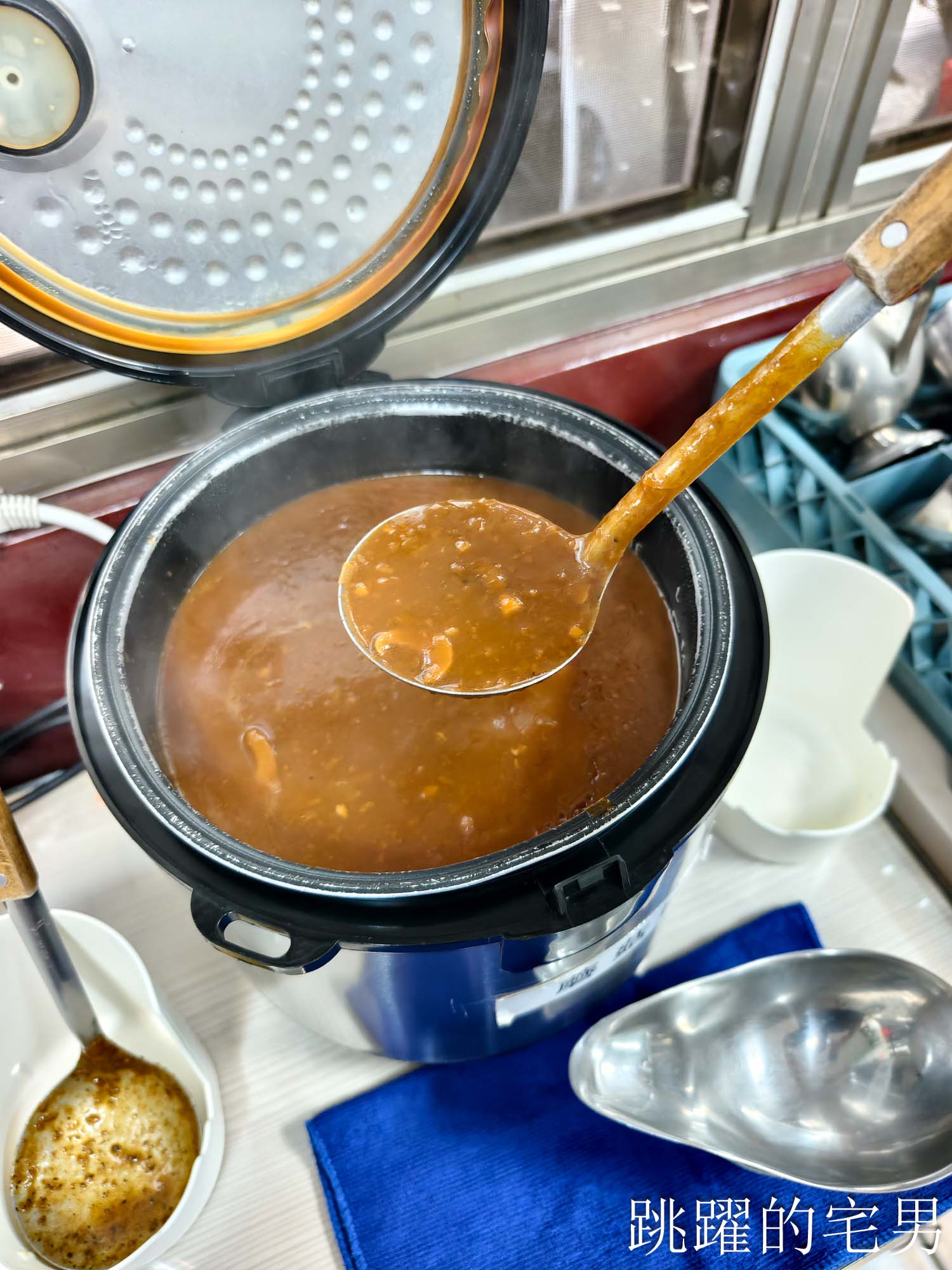 [花蓮美食]美侖牛排-網路瘋傳牛排淋上濃湯超好吃?  直接實測給你看， 這家濃湯好喝到誇張，這家花蓮平價牛排館推薦