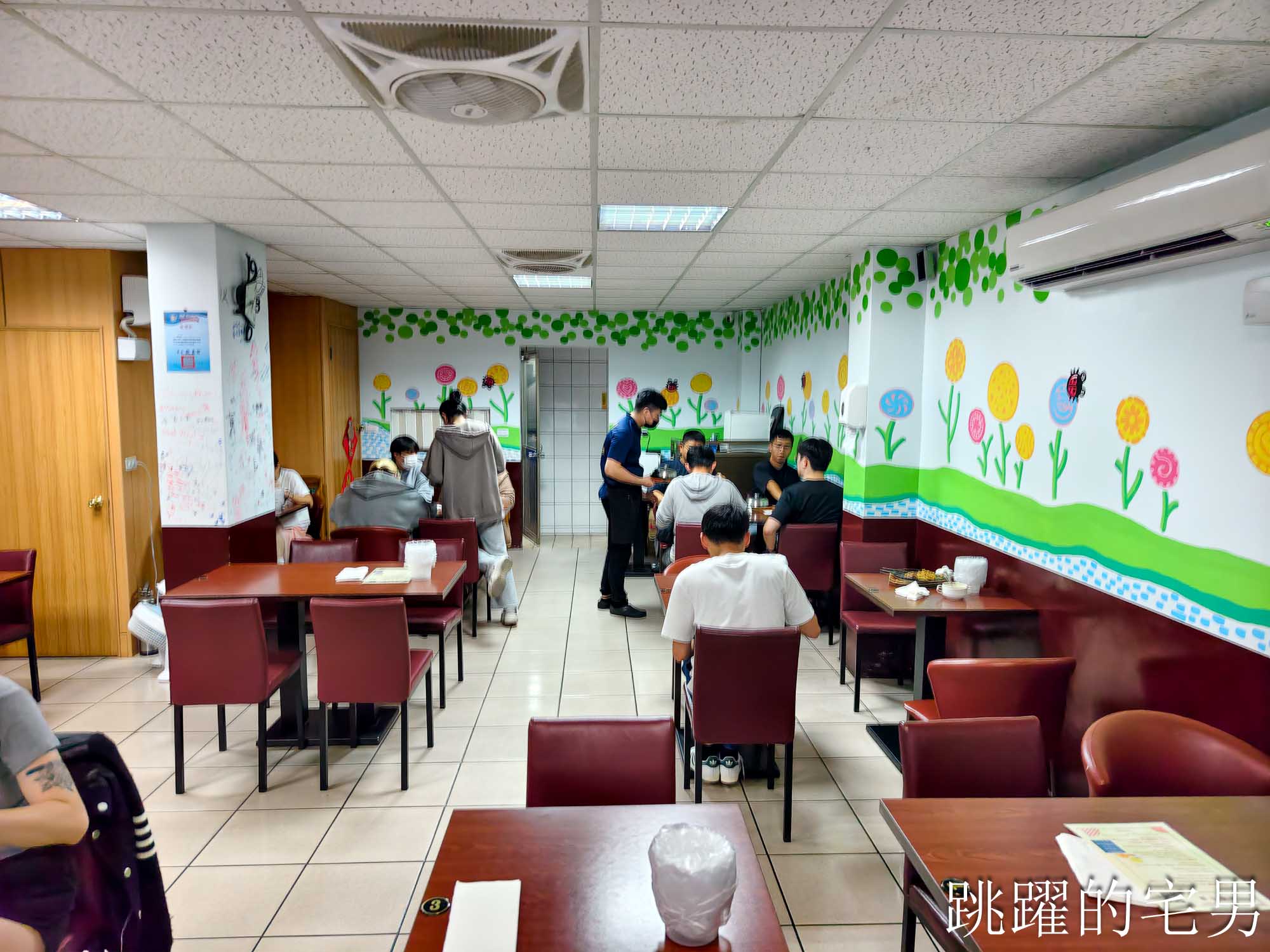 [花蓮美食]美侖牛排-網路瘋傳牛排淋上濃湯超好吃?  直接實測給你看， 這家濃湯好喝到誇張，這家花蓮平價牛排館推薦