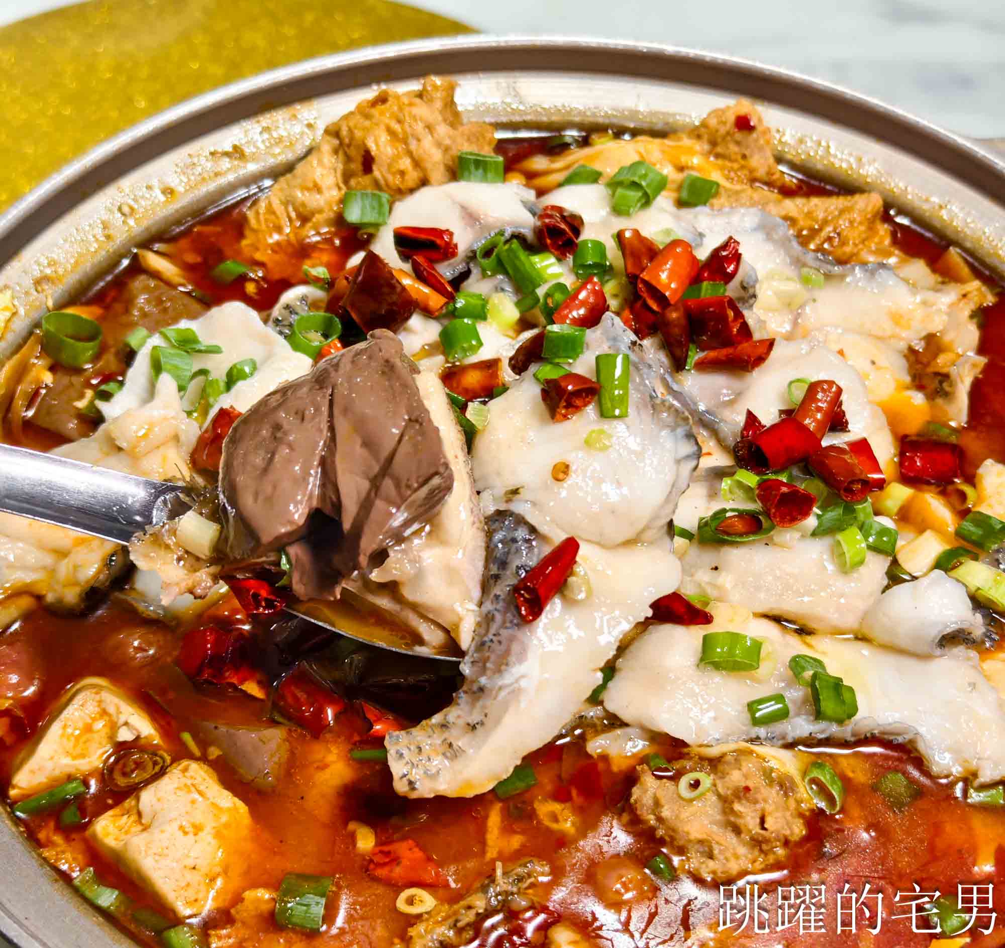 [花蓮美食]芭樂貳號小吃部-花蓮懷舊老宅有好吃熱炒合菜，搞魚鍋令人驚艷，還有15人桌包廂