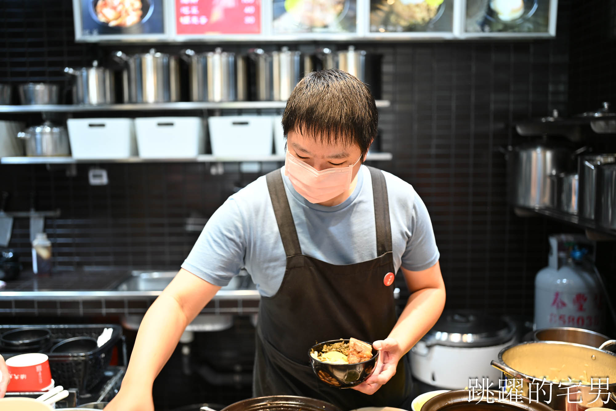 [花蓮美食]再訪滷大夫新城爌肉飯-厚切又超級軟!，在地人都願意排隊好吃控肉飯、牛丼，絕妙煙燻辣椒，豬腳必吃!  花蓮下午有營業餐廳，花蓮控肉飯