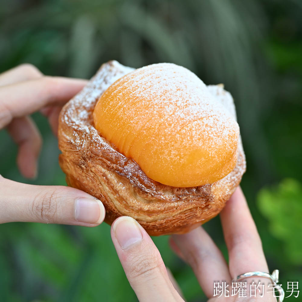 [宜蘭羅東甜點店推薦] 花磚裏｜找到了可頌羅東店-老宅咖啡廳內用空間絕佳，紅土蛋黃酥太厲害了，明太子法國麵包、煙囪捲、千層蛋塔每款都想吃!羅東咖啡廳推薦