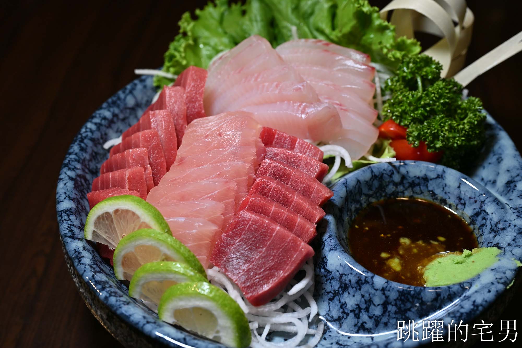 [花蓮美食]連記海產餐廳- 30年花蓮海鮮熱炒濃郁咖哩螃蟹、剁椒豬腳香辣夠味，大鍋海鮮米粉看了超爽