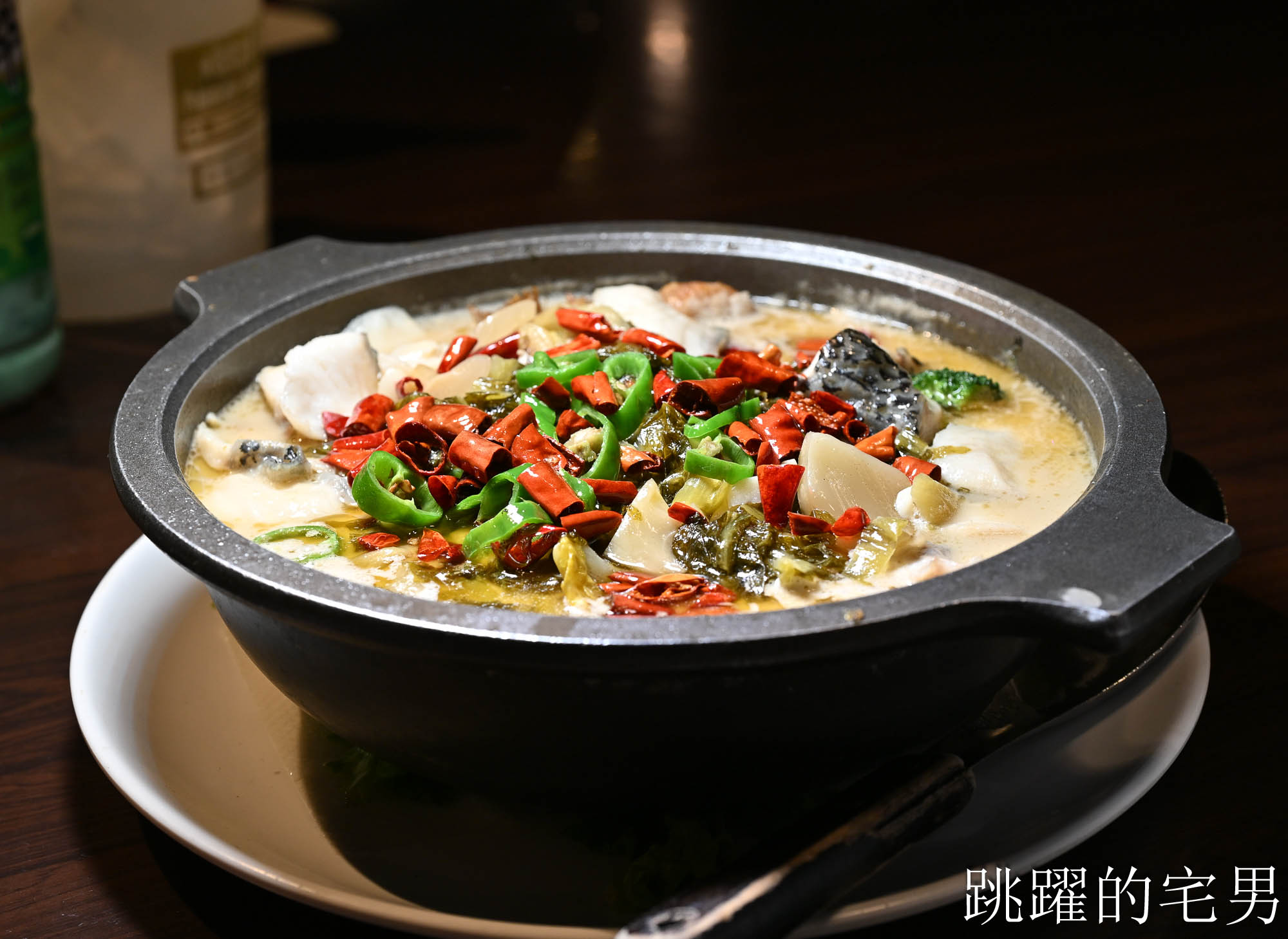 [花蓮美食]連記海產餐廳- 30年花蓮海鮮熱炒濃郁咖哩螃蟹、剁椒豬腳香辣夠味，大鍋海鮮米粉看了超爽