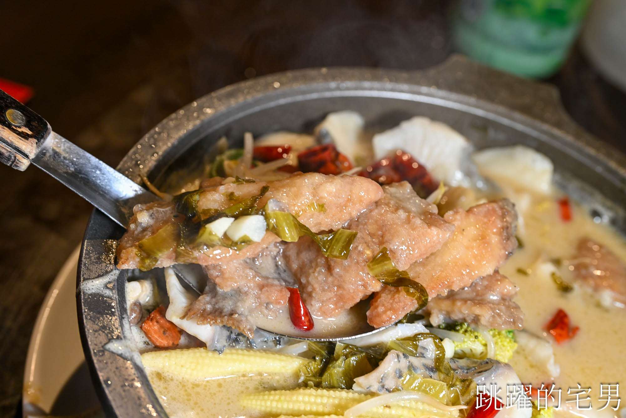 [花蓮美食]連記海產餐廳- 30年花蓮海鮮熱炒濃郁咖哩螃蟹、剁椒豬腳香辣夠味，大鍋海鮮米粉看了超爽