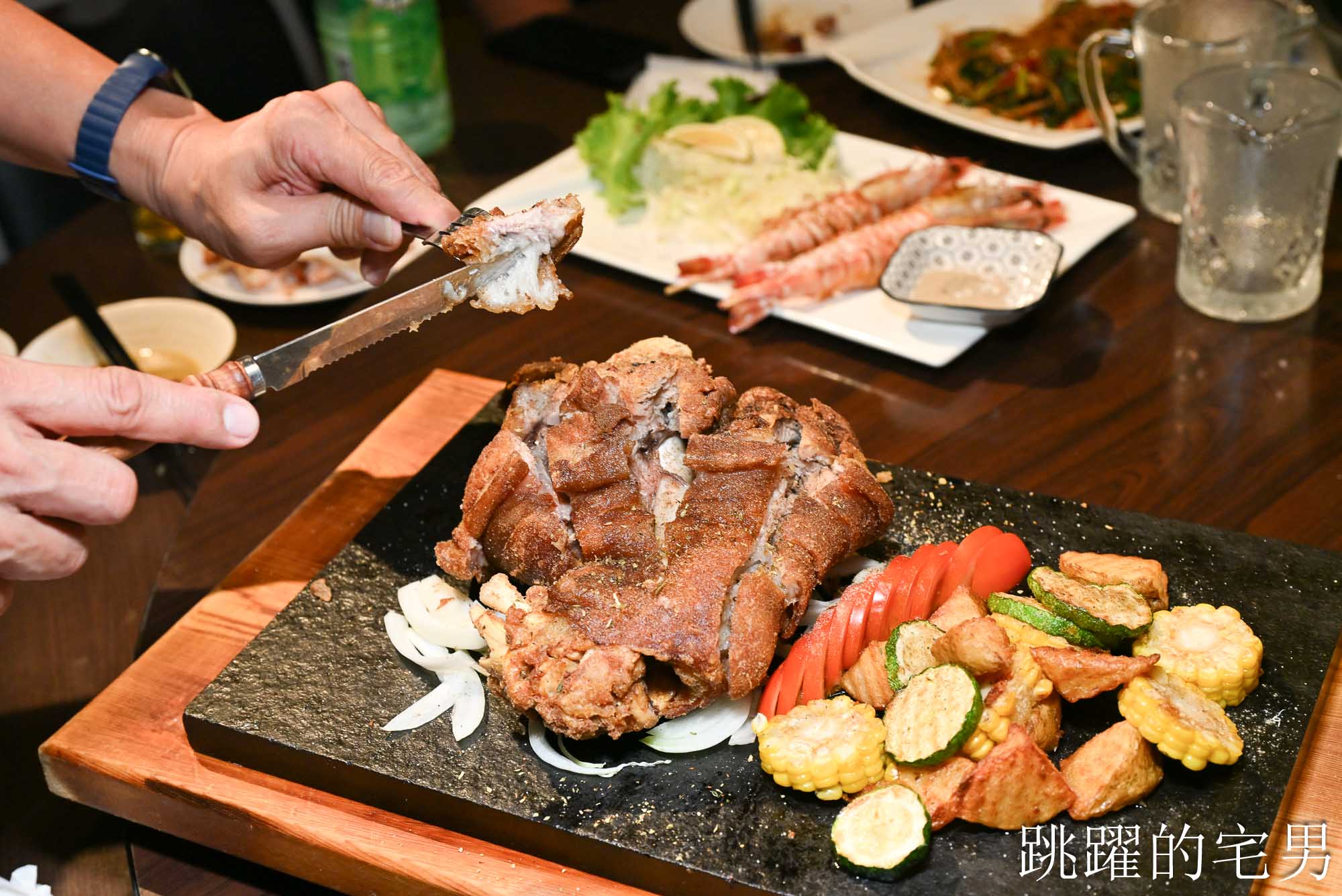 [花蓮美食]連記海產餐廳- 30年花蓮海鮮熱炒濃郁咖哩螃蟹、剁椒豬腳香辣夠味，大鍋海鮮米粉看了超爽