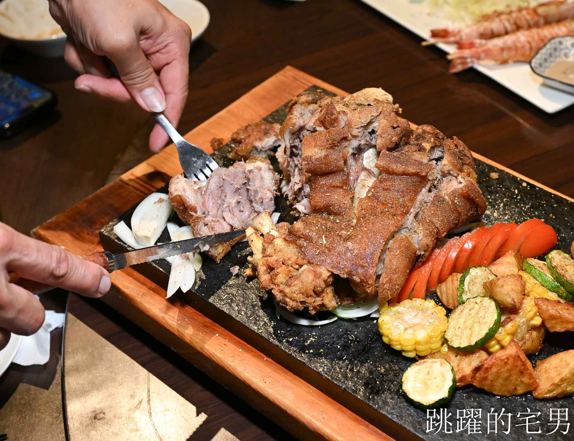[花蓮美食]連記海產餐廳- 30年花蓮海鮮熱炒濃郁咖哩螃蟹、剁椒豬腳香辣夠味，大鍋海鮮米粉看了超爽