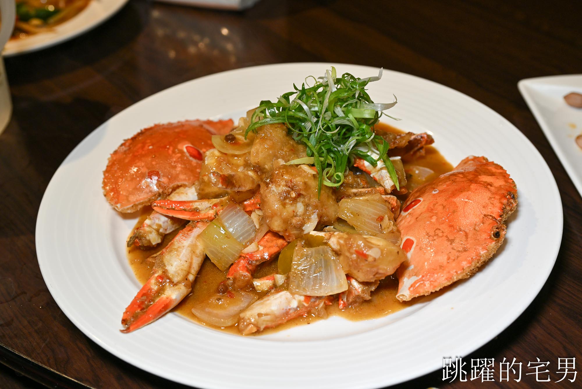 [花蓮美食]連記海產餐廳- 30年花蓮海鮮熱炒濃郁咖哩螃蟹、剁椒豬腳香辣夠味，大鍋海鮮米粉看了超爽
