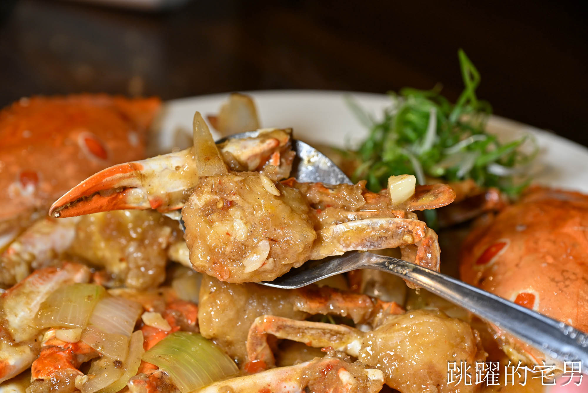 [花蓮美食]連記海產餐廳- 30年花蓮海鮮熱炒濃郁咖哩螃蟹、剁椒豬腳香辣夠味，大鍋海鮮米粉看了超爽