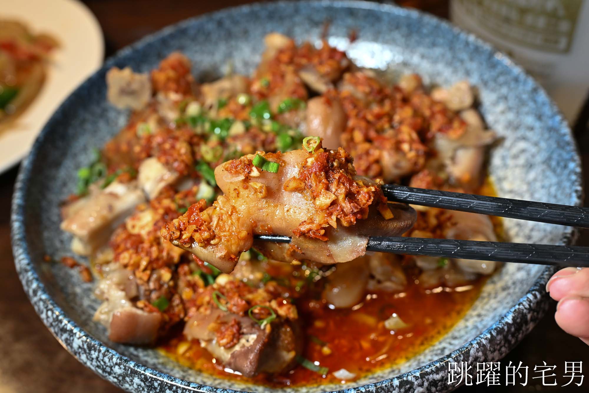 [花蓮美食]連記海產餐廳- 30年花蓮海鮮熱炒濃郁咖哩螃蟹、剁椒豬腳香辣夠味，大鍋海鮮米粉看了超爽