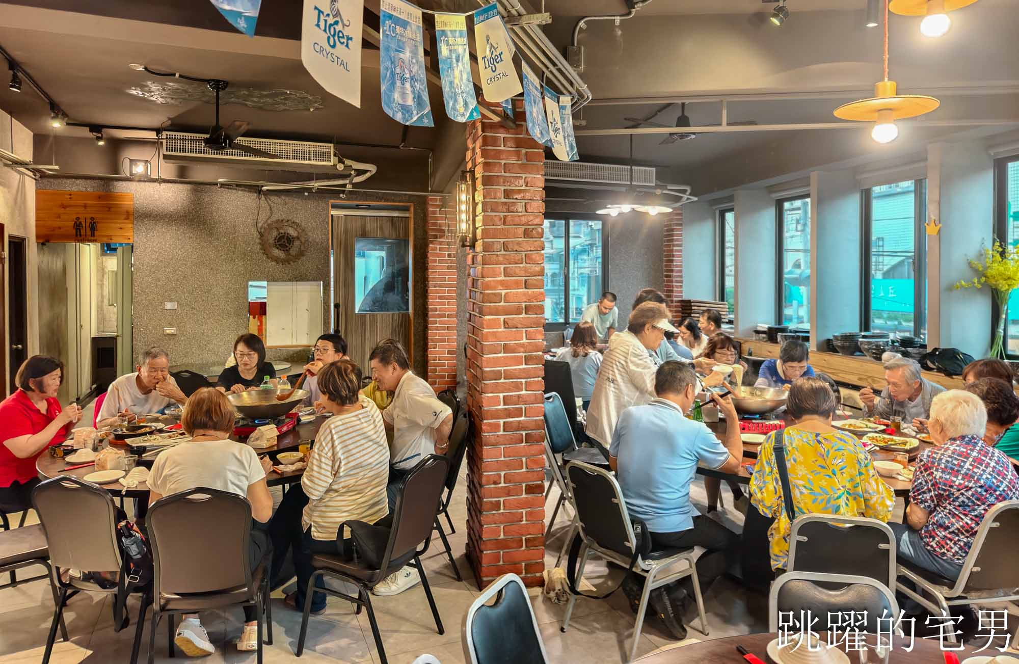 [花蓮美食]連記海產餐廳- 30年花蓮海鮮熱炒濃郁咖哩螃蟹、剁椒豬腳香辣夠味，大鍋海鮮米粉看了超爽