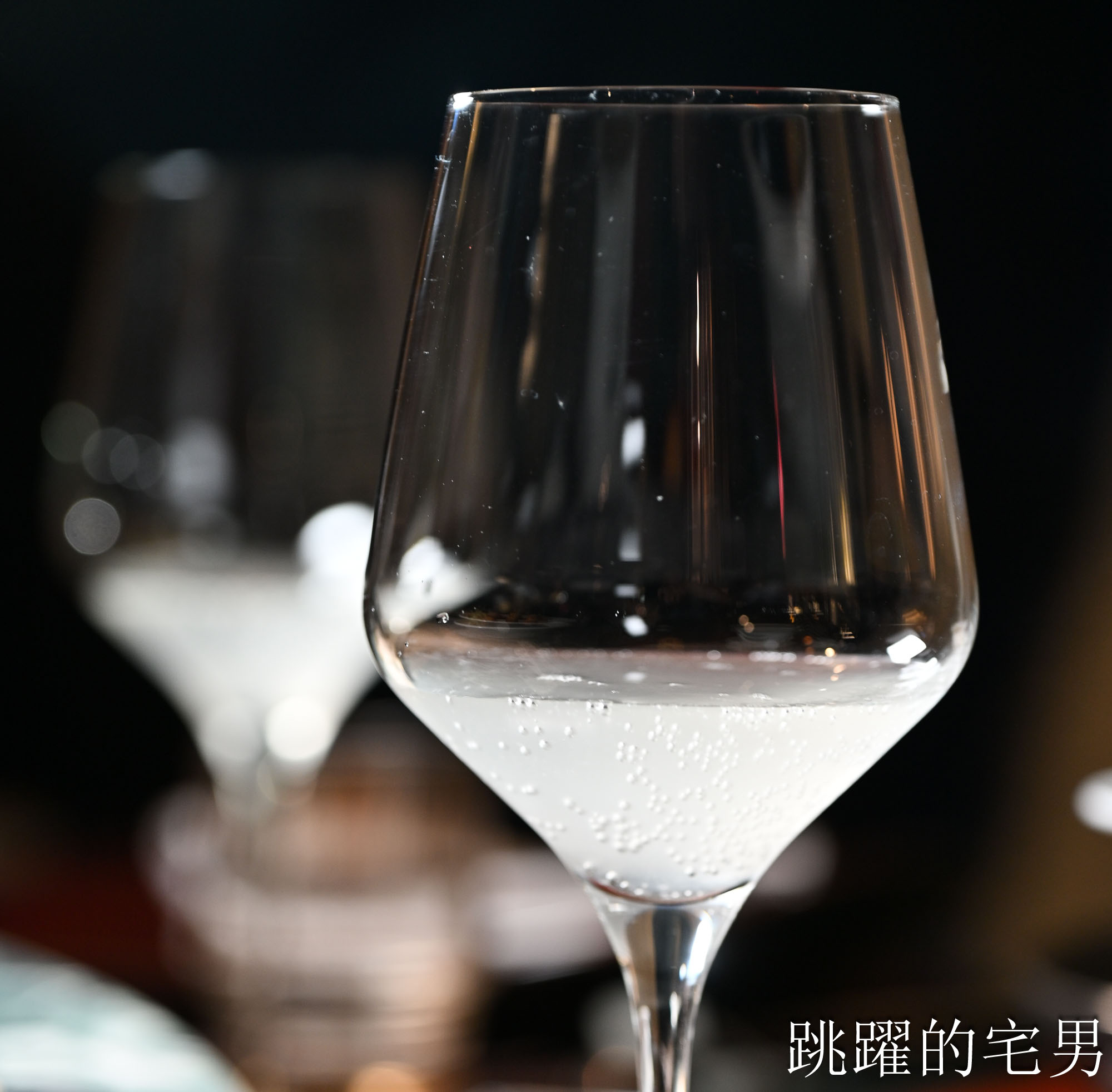 [民生社區美食]華國私廚廖家宴&The Bar-龍眼木油淋鵝皮超脆很驚豔、快要消失反沙芋頭甜點，台北私廚推薦