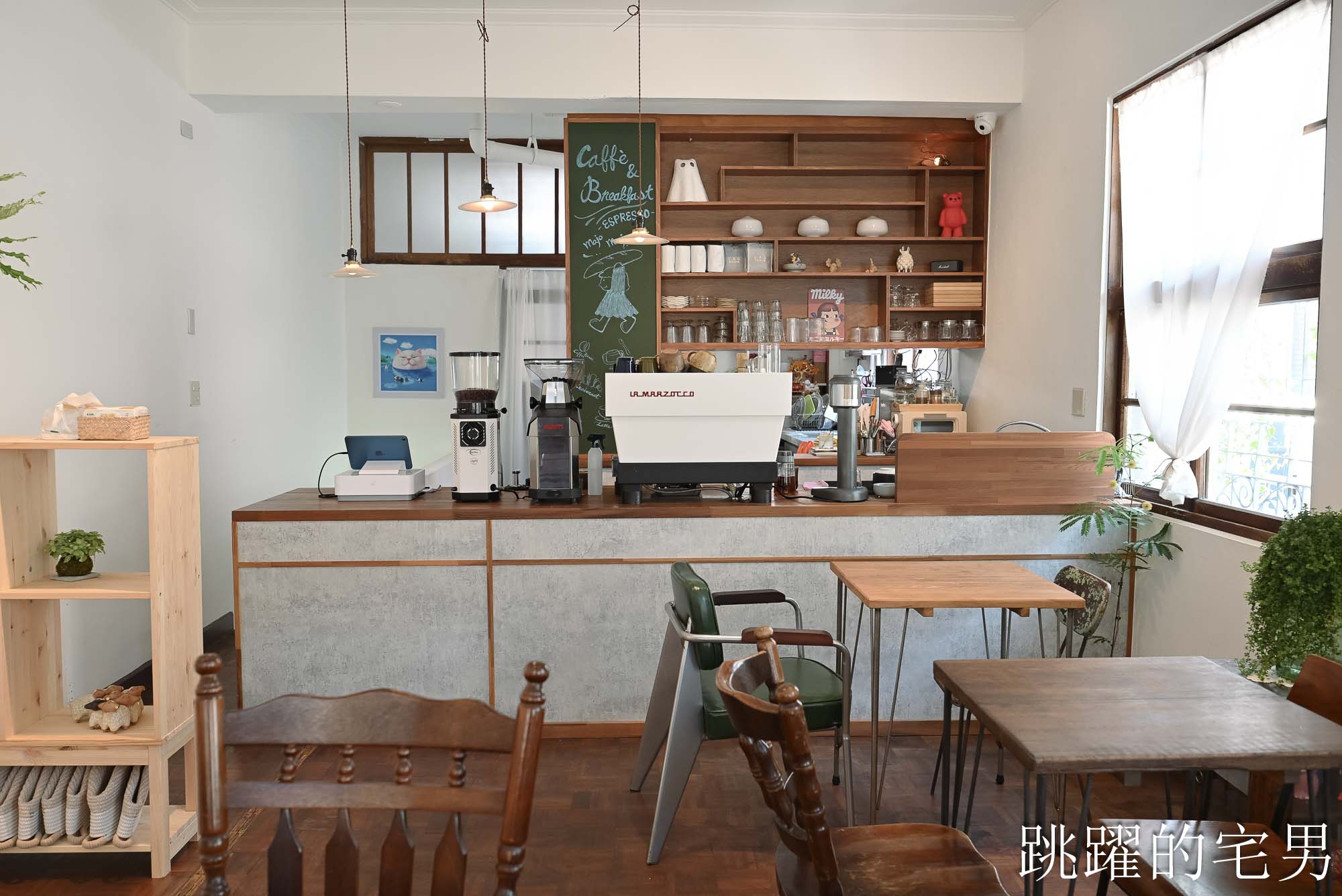 [宜蘭羅東甜點店推薦] 花磚裏｜找到了可頌羅東店-老宅咖啡廳內用空間絕佳，紅土蛋黃酥太厲害了，明太子法國麵包、煙囪捲、千層蛋塔每款都想吃!羅東咖啡廳推薦