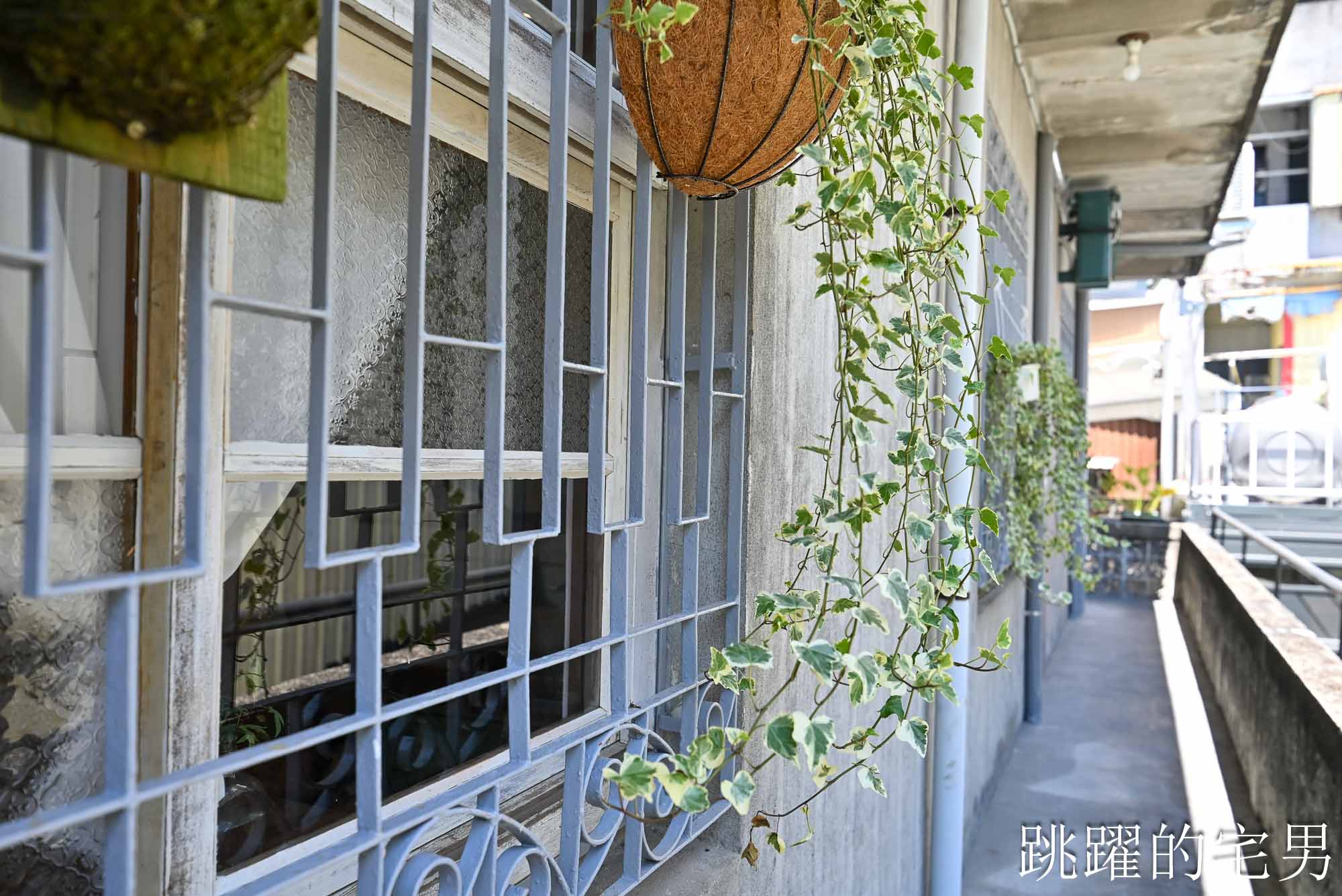 [宜蘭羅東甜點店推薦] 花磚裏｜找到了可頌羅東店-老宅咖啡廳內用空間絕佳，紅土蛋黃酥太厲害了，明太子法國麵包、煙囪捲、千層蛋塔每款都想吃!羅東咖啡廳推薦