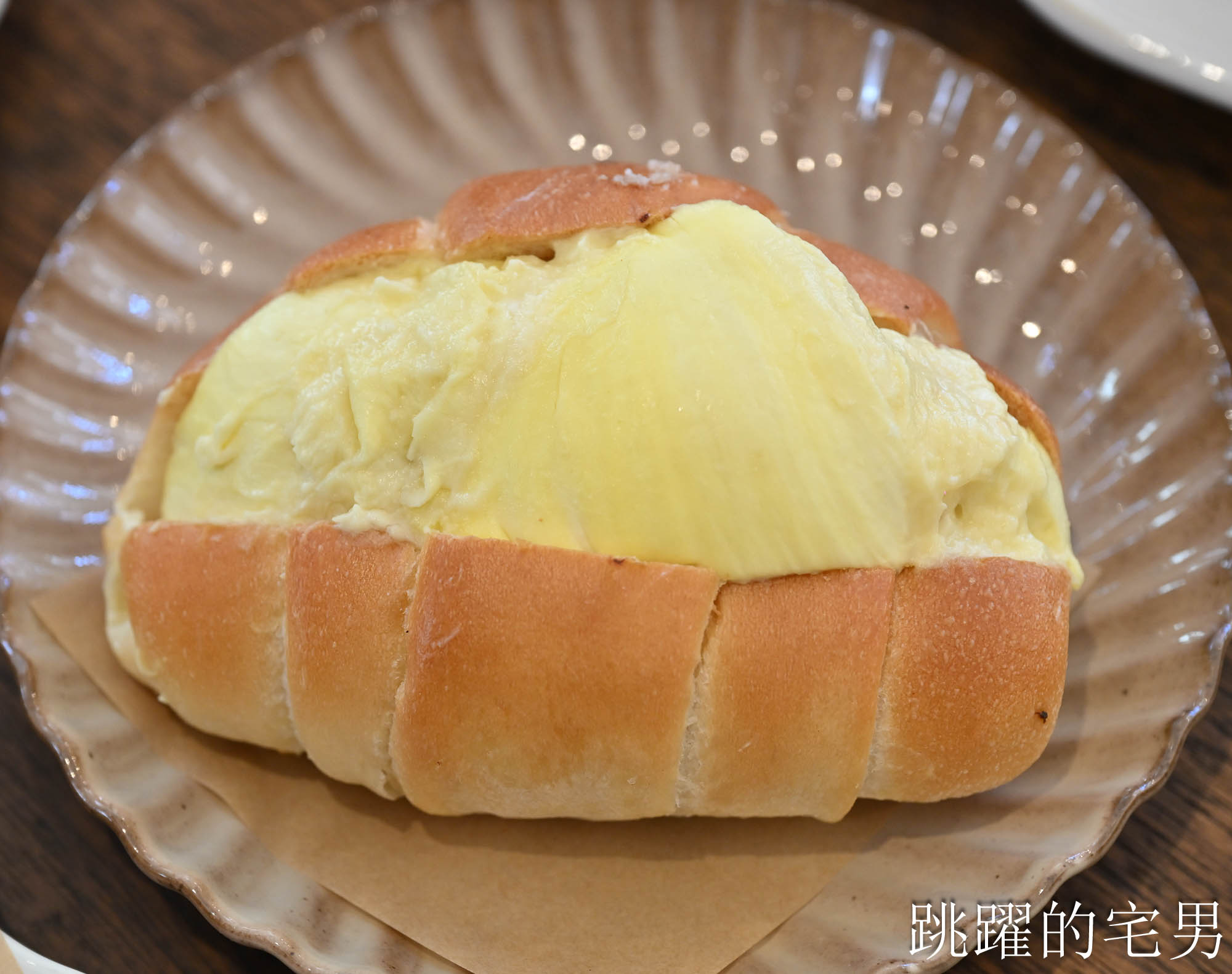 [宜蘭羅東甜點店推薦] 花磚裏｜找到了可頌羅東店-老宅咖啡廳內用空間絕佳，紅土蛋黃酥太厲害了，明太子法國麵包、煙囪捲、千層蛋塔每款都想吃!羅東咖啡廳推薦