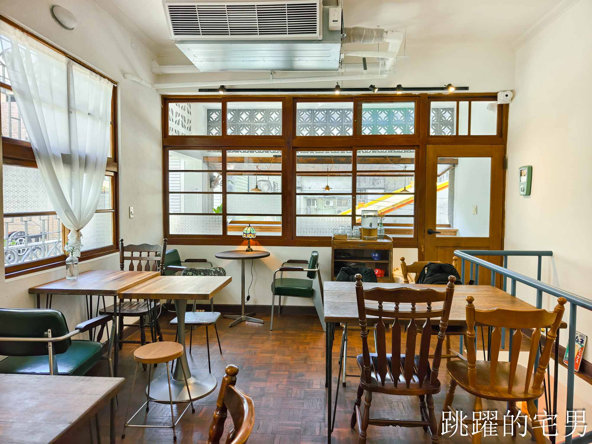 [宜蘭羅東甜點店推薦] 花磚裏｜找到了可頌羅東店-老宅咖啡廳內用空間絕佳，紅土蛋黃酥太厲害了，明太子法國麵包、煙囪捲、千層蛋塔每款都想吃!羅東咖啡廳推薦