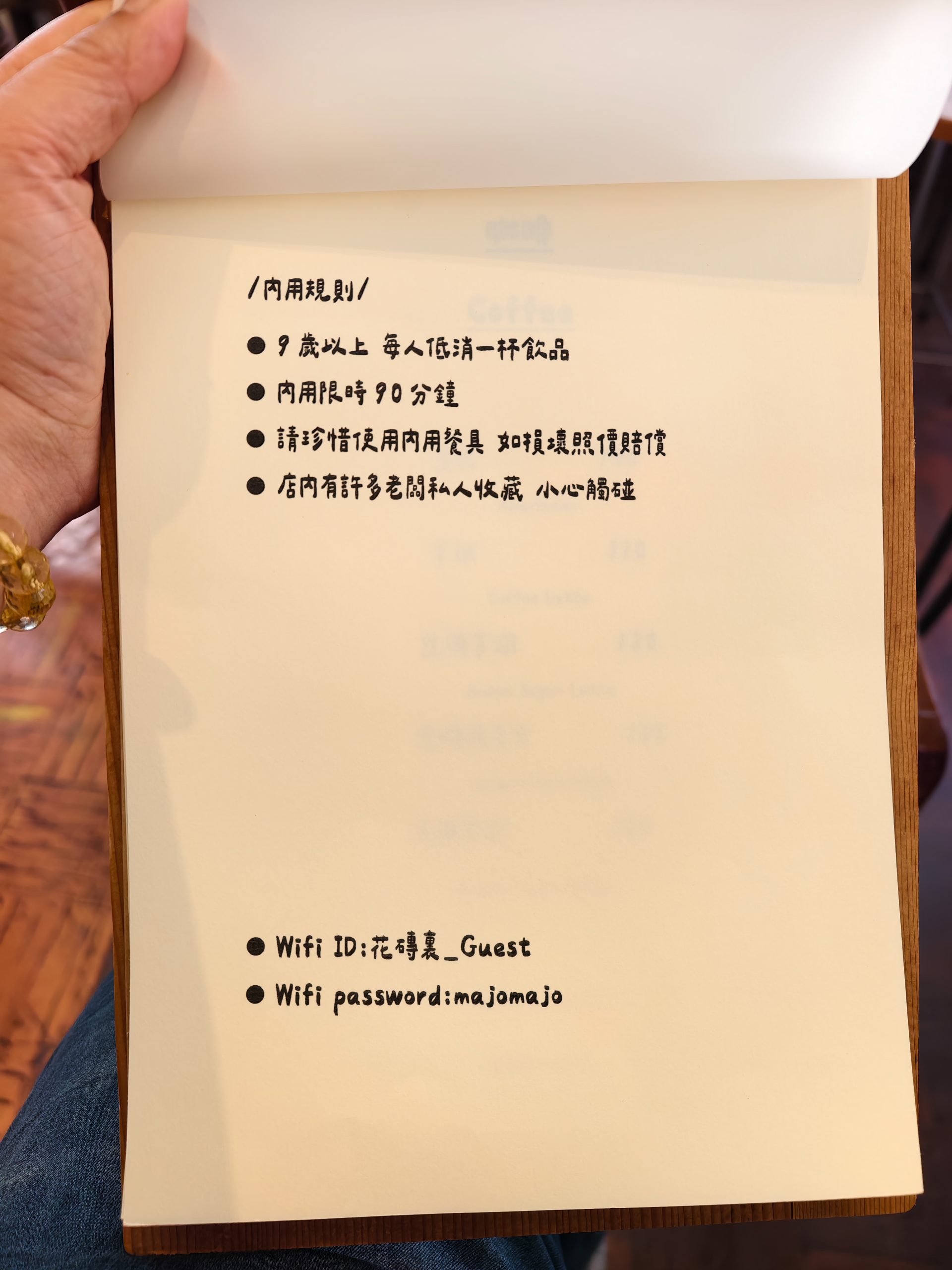 [宜蘭羅東甜點店推薦] 花磚裏｜找到了可頌羅東店-老宅咖啡廳內用空間絕佳，紅土蛋黃酥太厲害了，明太子法國麵包、煙囪捲、千層蛋塔每款都想吃!羅東咖啡廳推薦