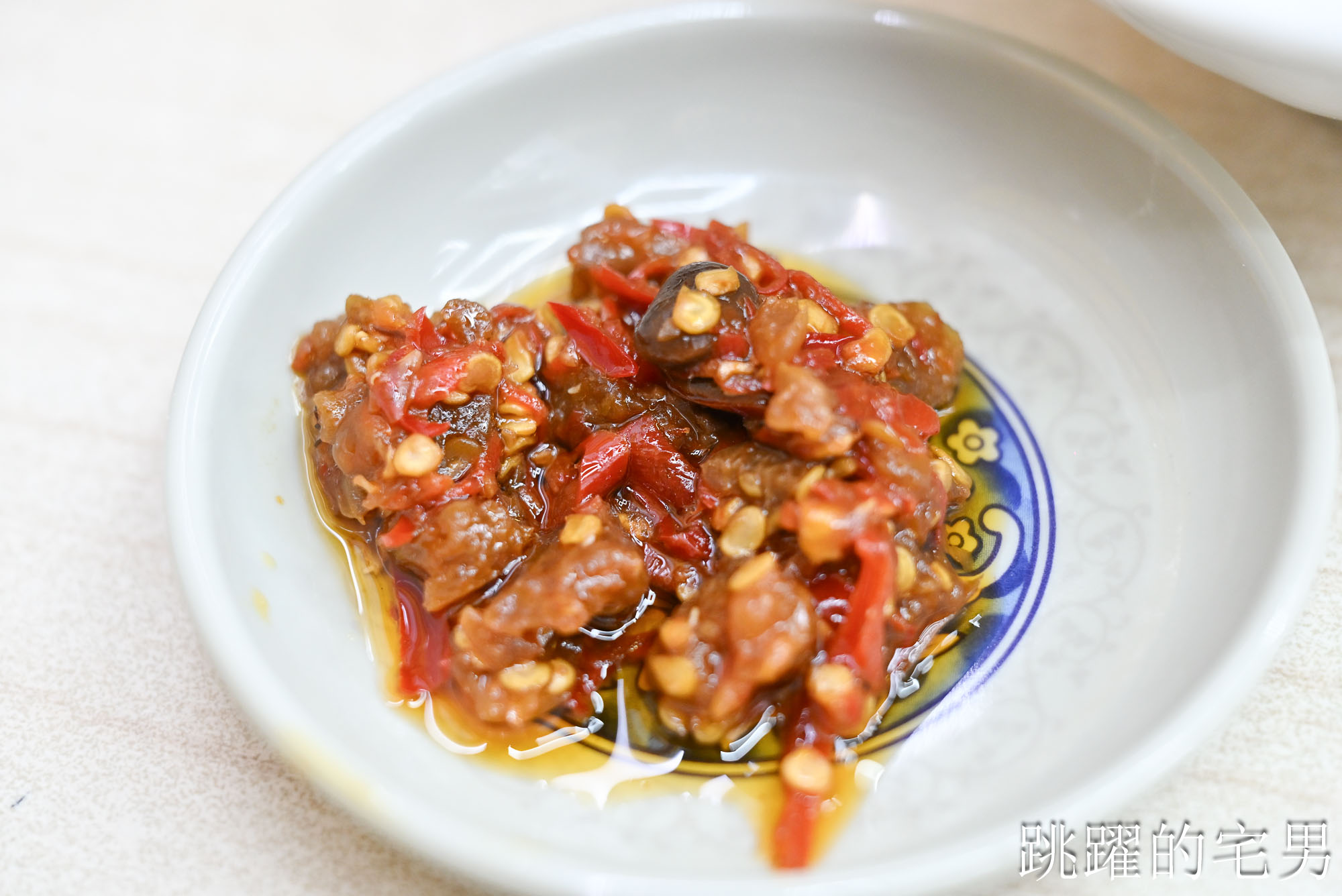 [花蓮美食]周家蒸餃小籠包-找回剛來花蓮的感動，50年現做1顆7元老麵小肉包還會噴汁，70元就能吃飽，好滋味這價位沒話說，必吃花蓮小籠包