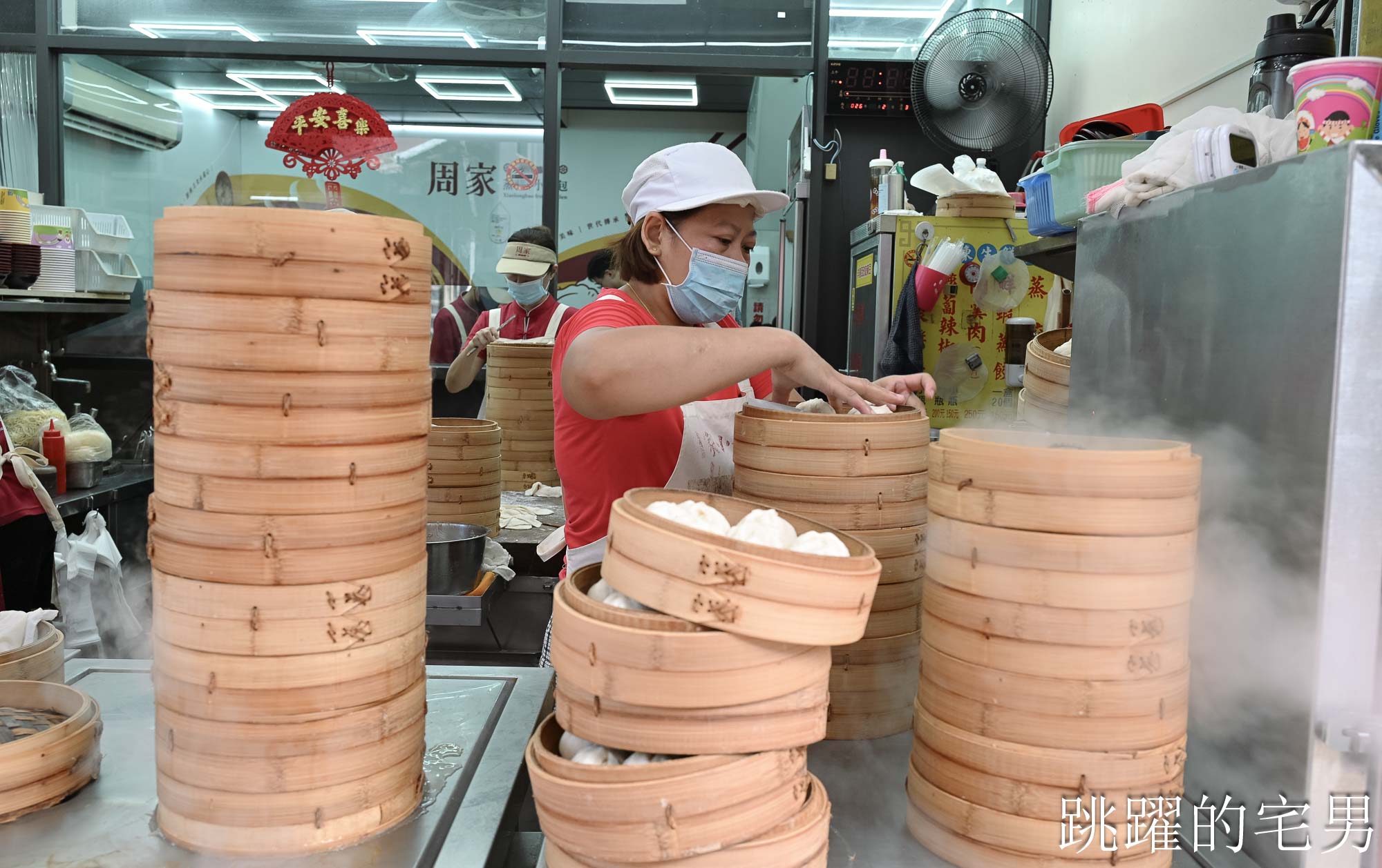 [花蓮美食]周家蒸餃小籠包-找回剛來花蓮的感動，50年現做1顆7元老麵小肉包還會噴汁，70元就能吃飽，好滋味這價位沒話說，必吃花蓮小籠包