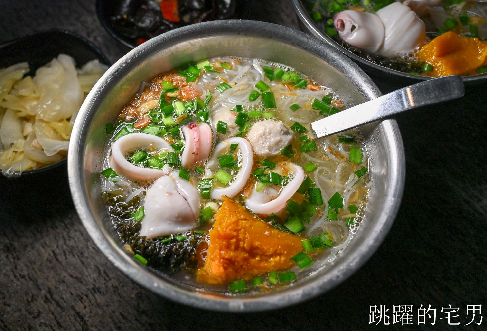 網站近期文章：[花蓮美食]單一純賣雞湯小卷米粉-免費加湯加麵的花蓮小卷米粉超佛心，多年後吃不一樣了