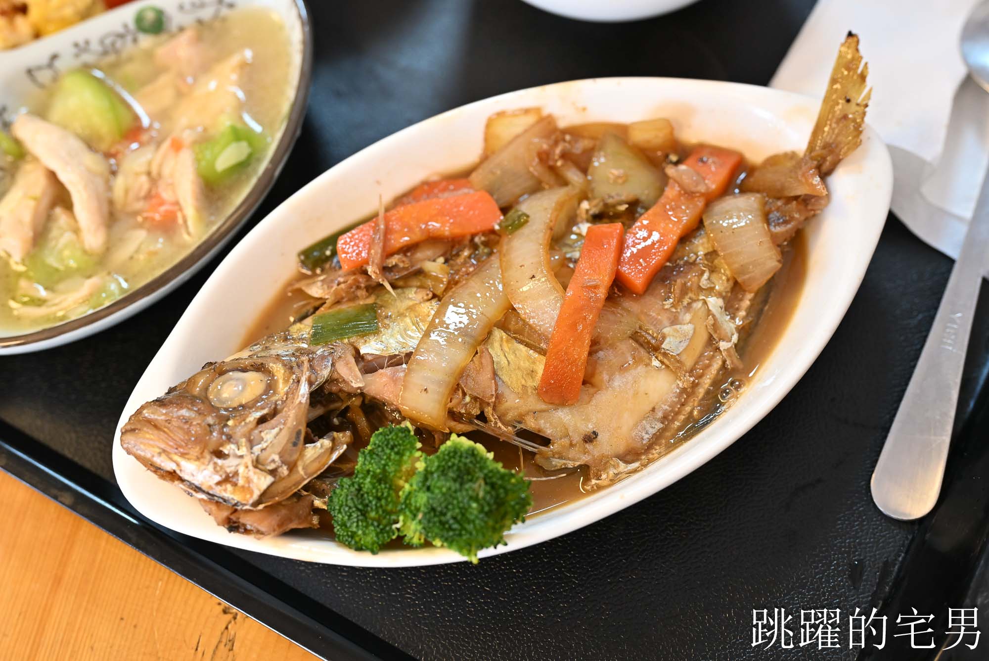 [花蓮美食]麥子冰果室-花蓮簡餐大份量有嚇到，只要100元是做身體健康吧 ! 直接讓我忘記他是冰店