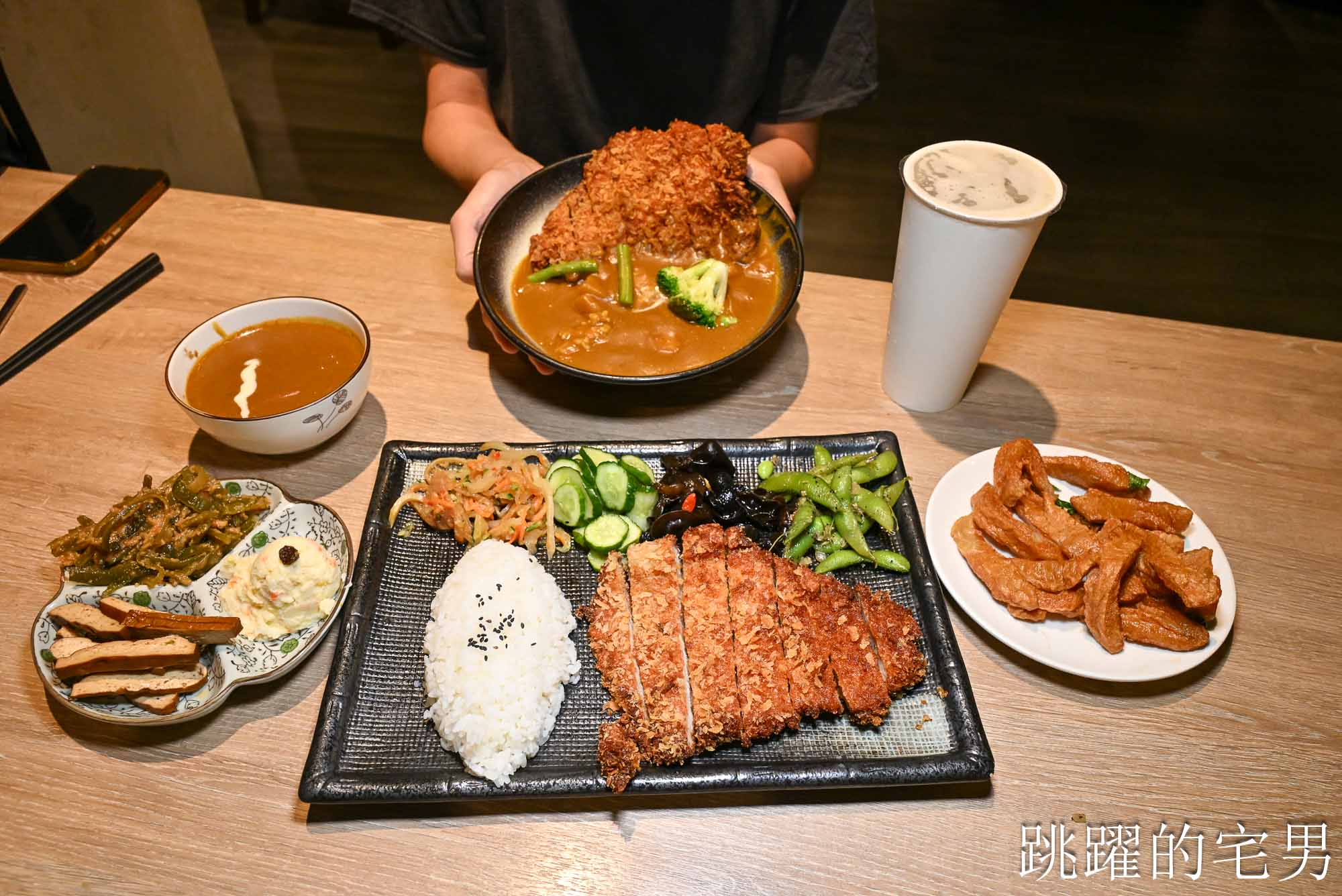 網站近期文章：[花蓮美食]再訪樂咖哩-霸氣豬排份量十足，淋上濃郁咖哩飽上天! 提供樂咖哩菜單，花蓮簡餐有茶點多樣飲料，花蓮咖哩豬排