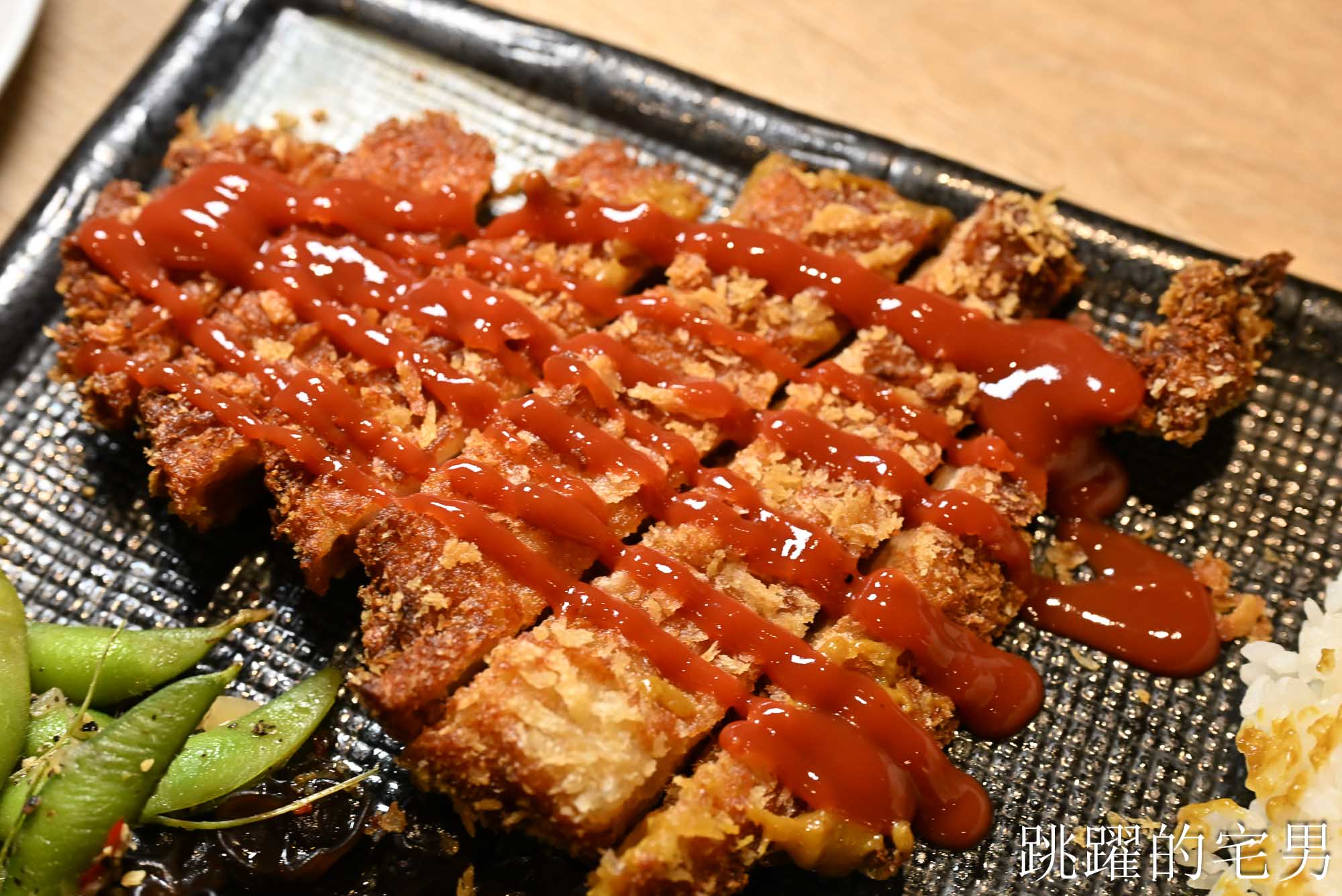 [花蓮美食]再訪樂咖哩-霸氣豬排份量十足，淋上濃郁咖哩飽上天! 提供樂咖哩菜單，花蓮簡餐有茶點多樣飲料，花蓮咖哩豬排