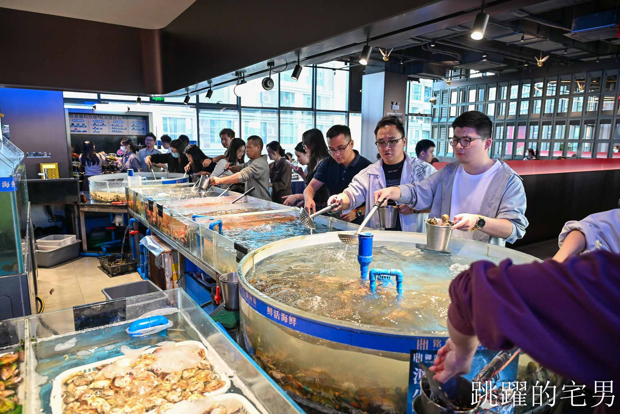最狂廣州吃到飽!銘門御海宴 30公尺活海鮮水道任你撈,鮪魚解體秀、烤榴槤暢吃 最狂廣州吃到飽!銘門御海宴 30公尺活海鮮水道任你撈,鮪魚解體秀、烤榴槤暢吃