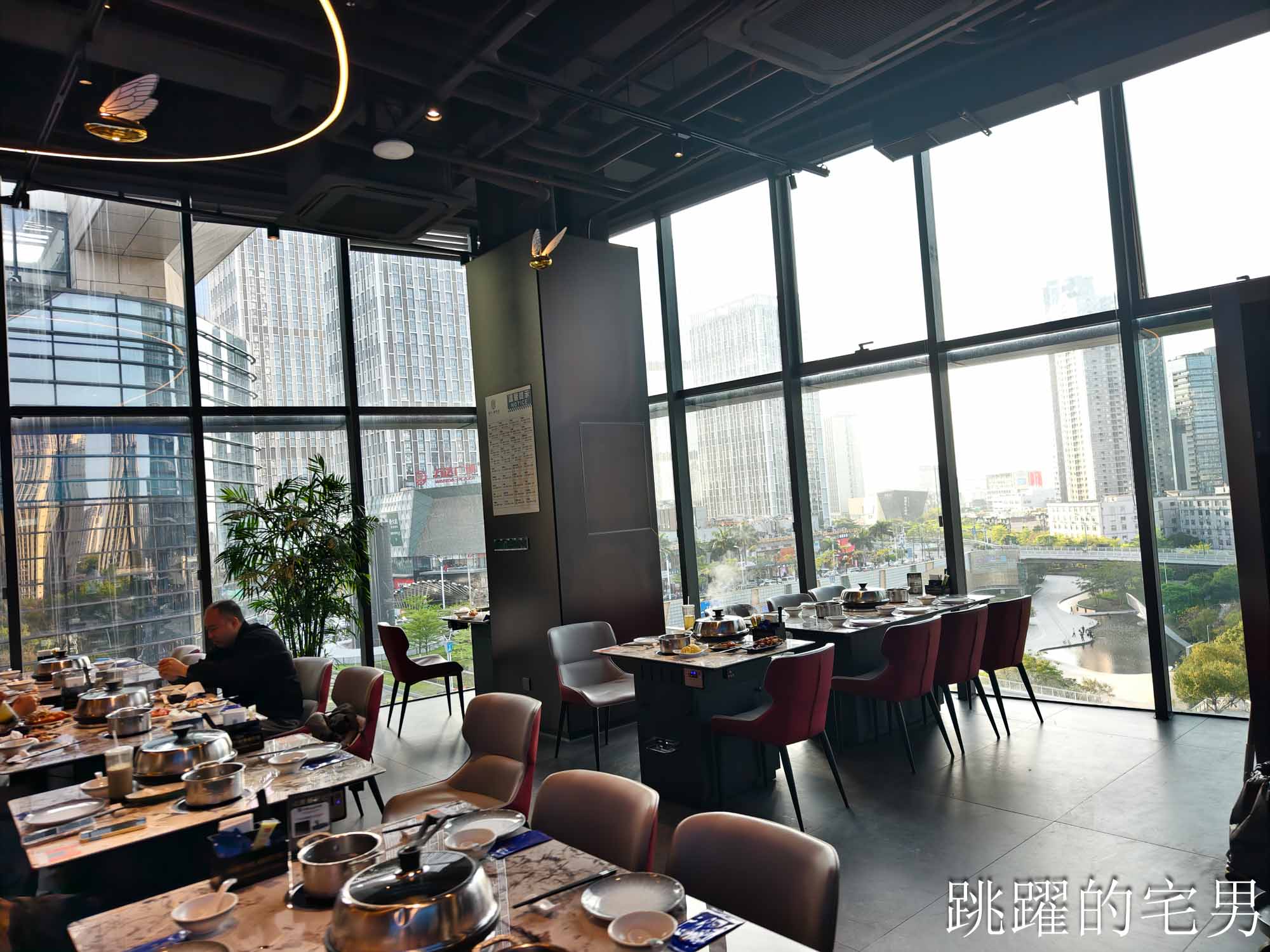 最狂廣州吃到飽!銘門御海宴 30公尺活海鮮水道任你撈,鮪魚解體秀、烤榴槤暢吃 最狂廣州吃到飽!銘門御海宴 30公尺活海鮮水道任你撈,鮪魚解體秀、烤榴槤暢吃