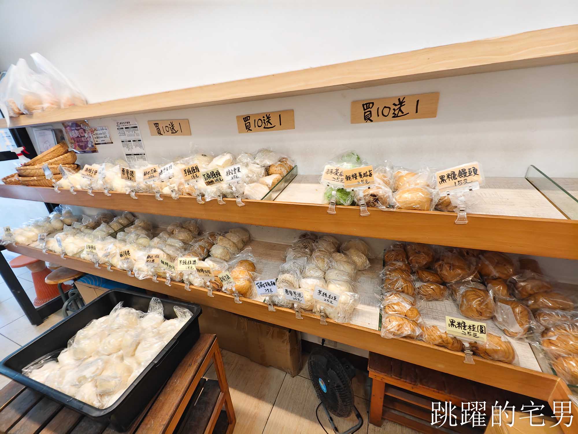 [花蓮美食推薦]雷記饅頭-連吃3天? 30種口味真的吃不完!  限量酒釀餅、九層塔烙餅必吃! 花蓮老麵包子推薦竹筍包