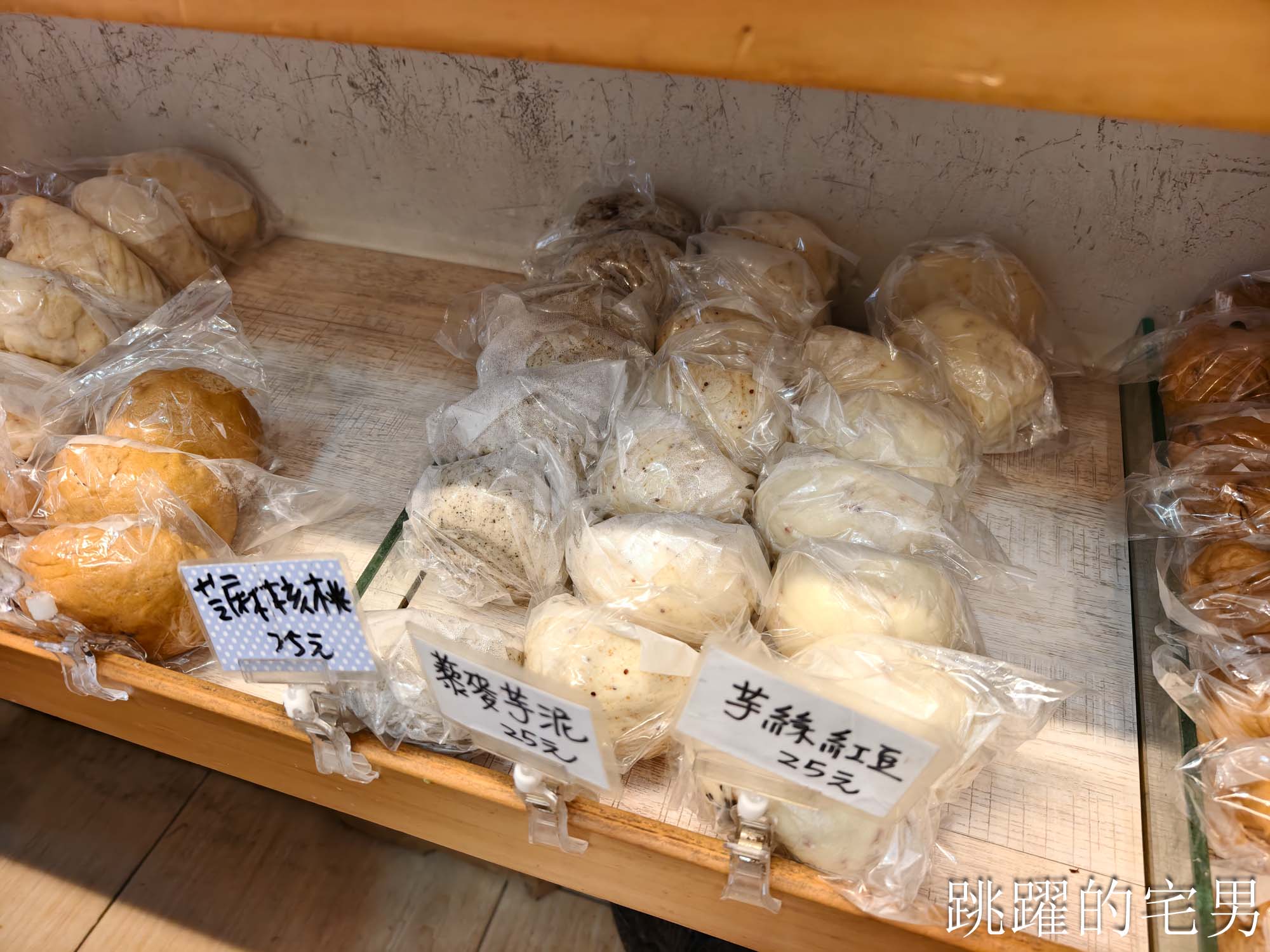 [花蓮美食推薦]雷記饅頭-連吃3天? 30種口味真的吃不完!  限量酒釀餅、九層塔烙餅必吃! 花蓮老麵包子推薦竹筍包