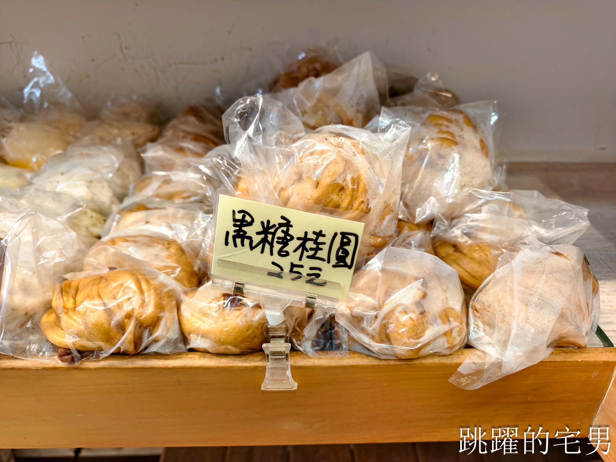 [花蓮美食推薦]雷記饅頭-連吃3天? 30種口味真的吃不完!  限量酒釀餅、九層塔烙餅必吃! 花蓮老麵包子推薦竹筍包