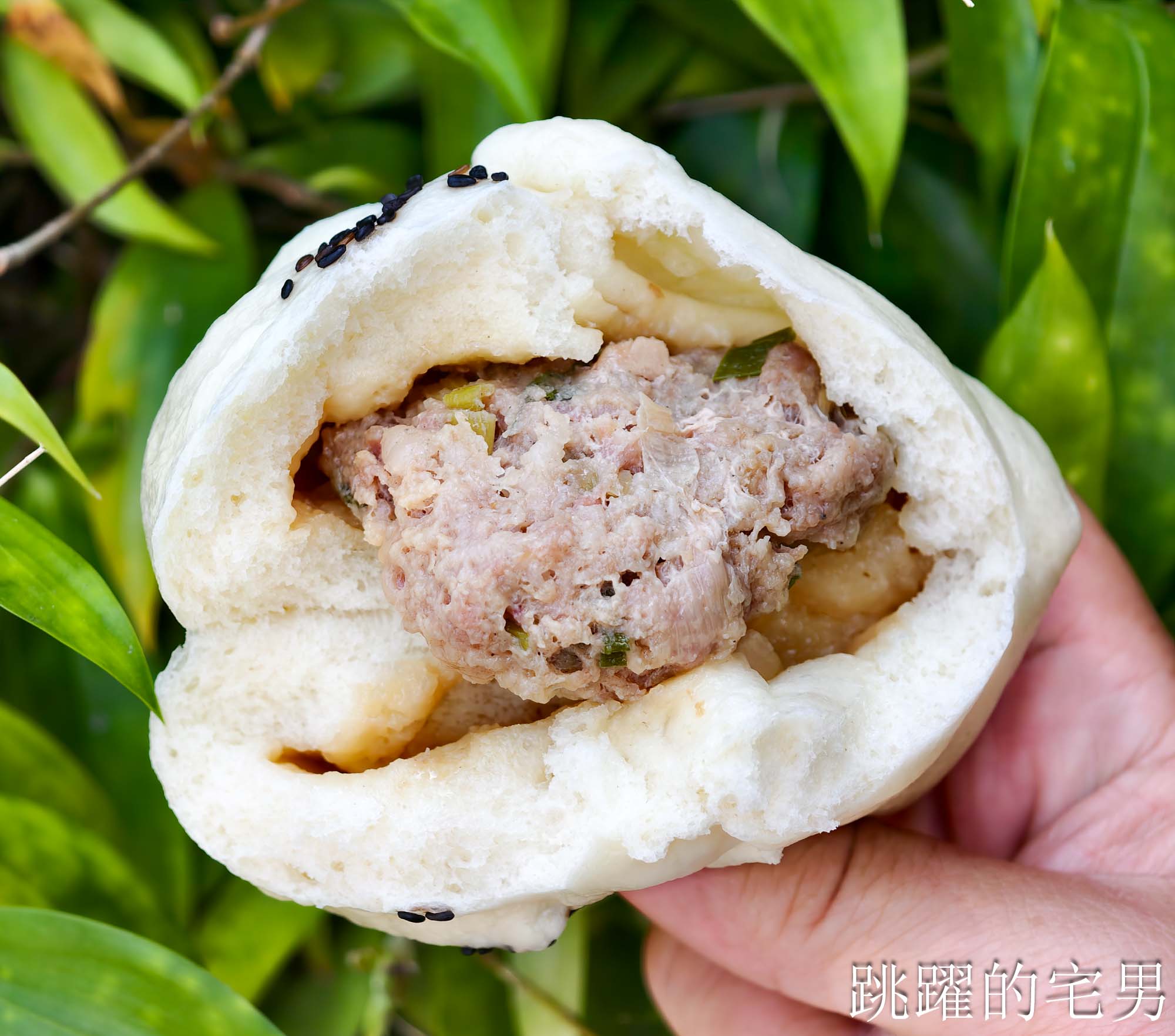 [花蓮美食推薦]雷記饅頭-連吃3天? 30種口味真的吃不完!  限量酒釀餅、九層塔烙餅必吃! 花蓮老麵包子推薦竹筍包