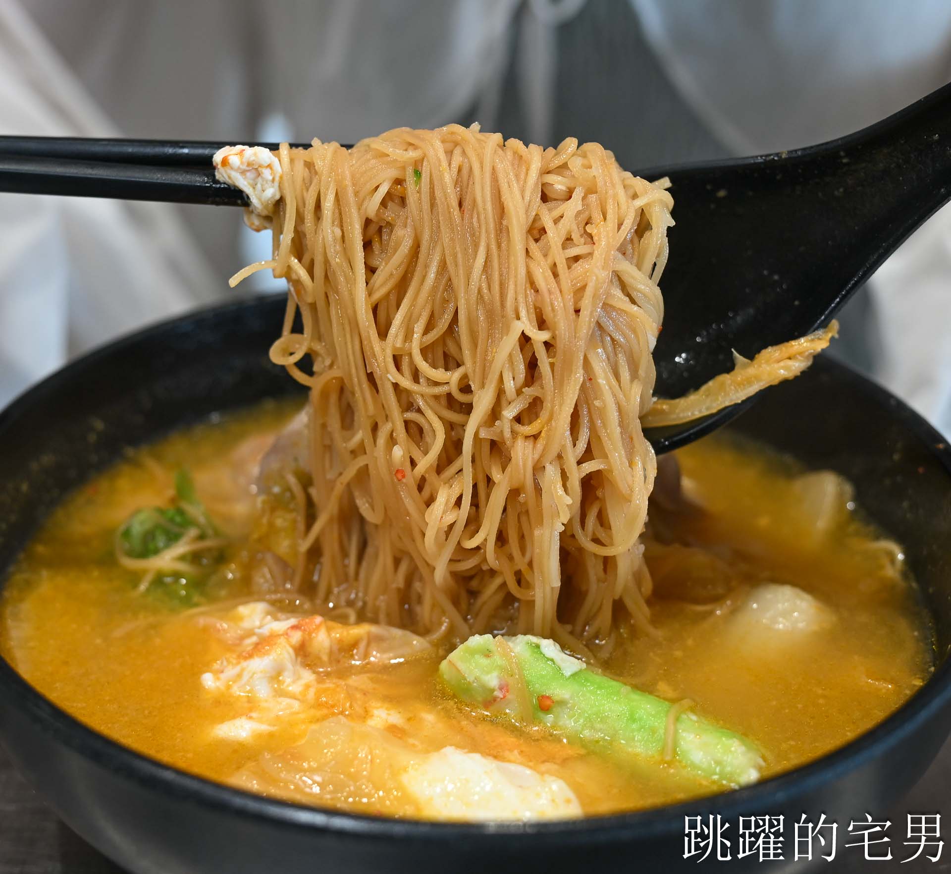 [花蓮早午餐]多樂坊DORAFUN-價格實惠花蓮平價早午餐，選擇多樣小朋友都適合，必點泡菜雞絲麵、QQ鮪魚蛋餅，鮪魚白醬海苔飯糰早午餐，花蓮早餐