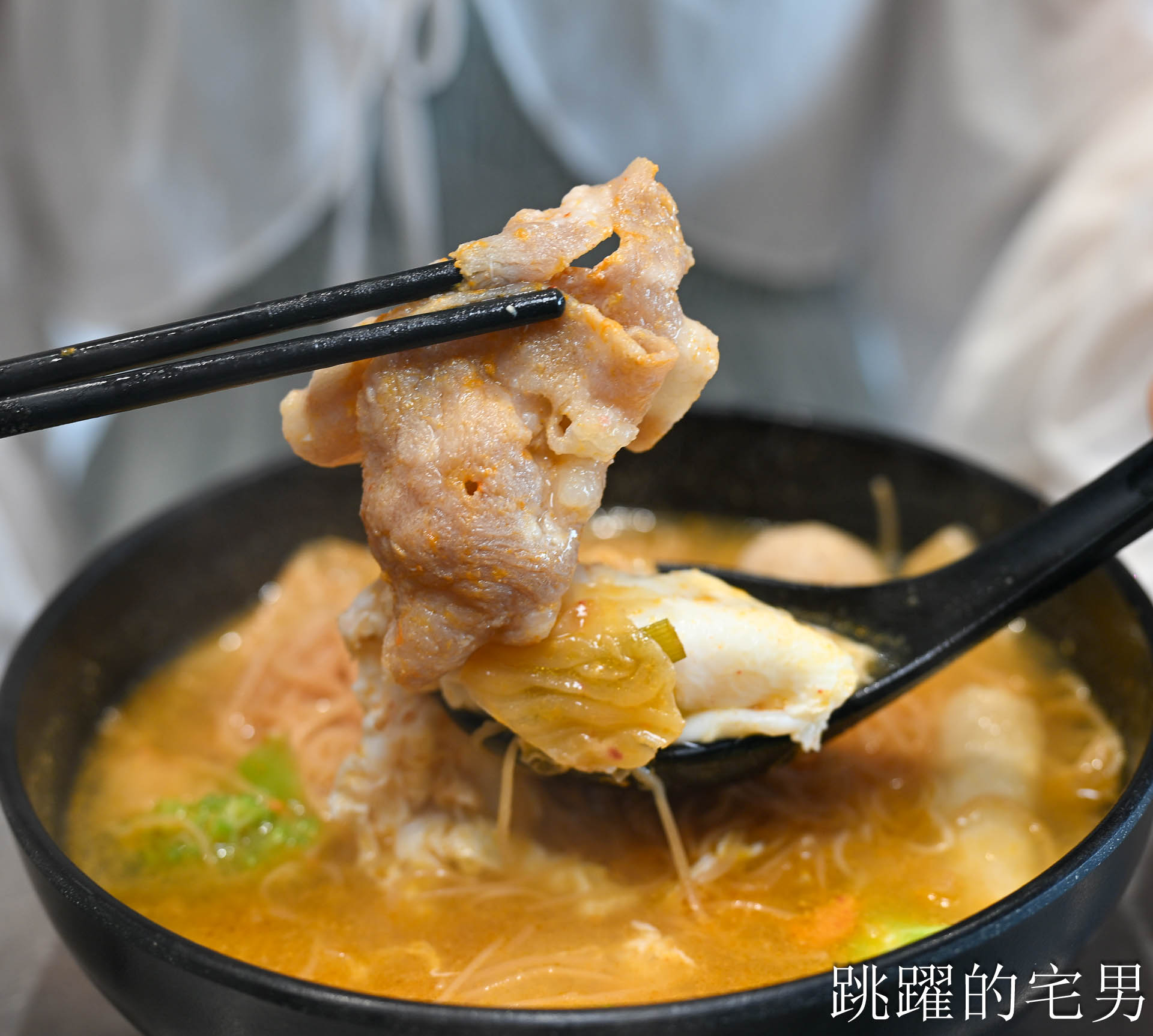 [花蓮早午餐]多樂坊DORAFUN-價格實惠花蓮平價早午餐，選擇多樣小朋友都適合，必點泡菜雞絲麵、QQ鮪魚蛋餅，鮪魚白醬海苔飯糰早午餐，花蓮早餐
