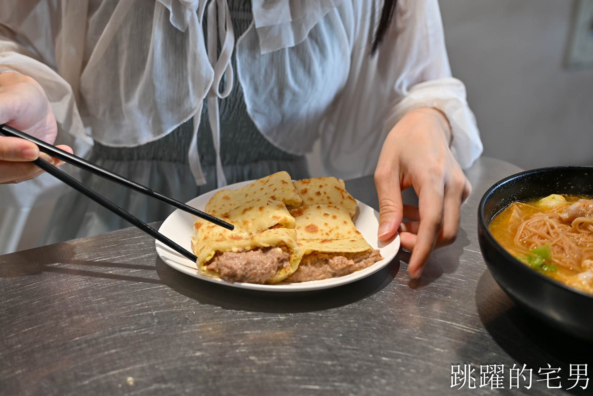 [花蓮早午餐]多樂坊DORAFUN-價格實惠花蓮平價早午餐，選擇多樣小朋友都適合，必點泡菜雞絲麵、QQ鮪魚蛋餅，鮪魚白醬海苔飯糰早午餐，花蓮早餐