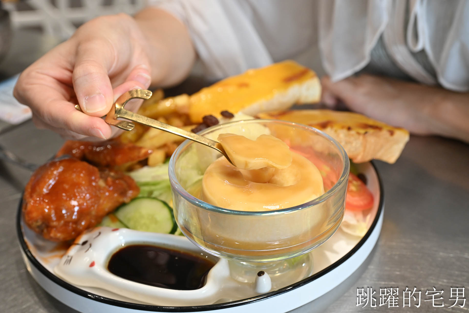 [花蓮早午餐]多樂坊DORAFUN-價格實惠花蓮平價早午餐，選擇多樣小朋友都適合，必點泡菜雞絲麵、QQ鮪魚蛋餅，鮪魚白醬海苔飯糰早午餐，花蓮早餐