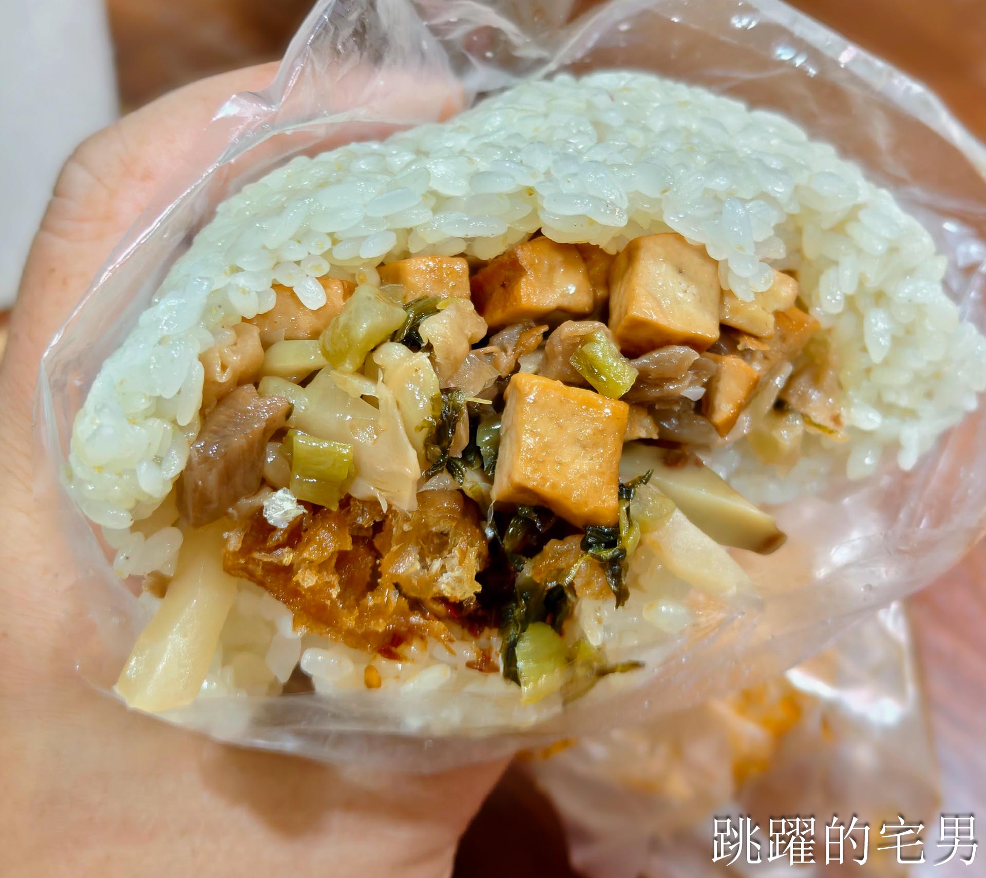 網站近期文章：[花蓮吉安早餐]中華路特大飯糰-20年花蓮飯糰口感Q彈超級好，超過1斤的飯糰份量太可怕，推薦加辣榨菜飯糰